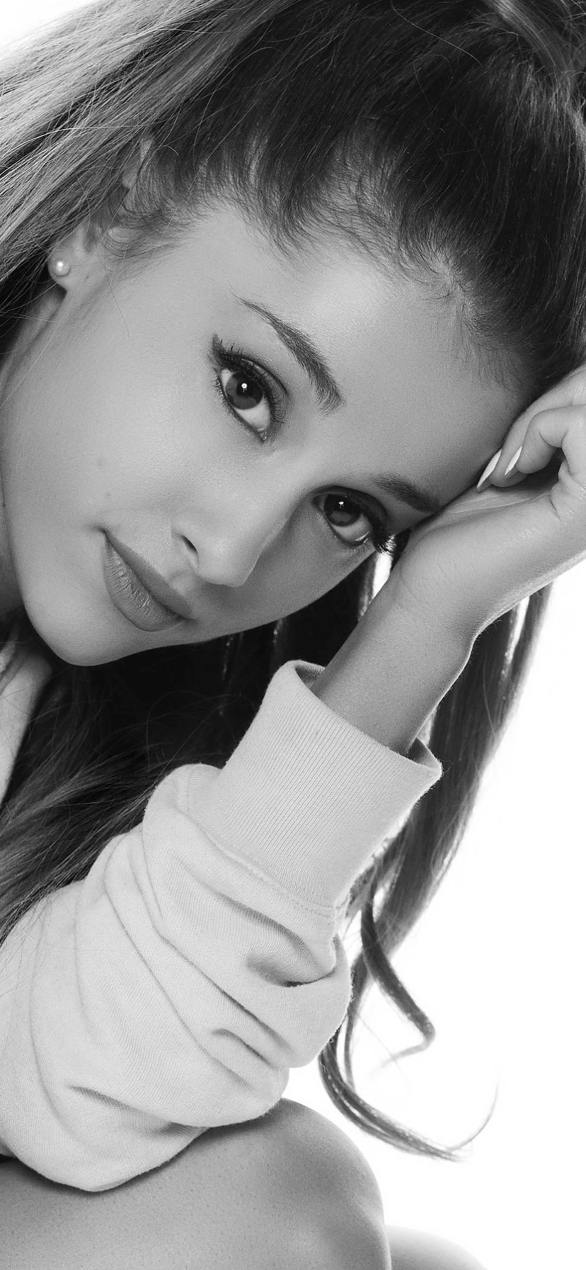 Descarga gratuita de fondo de pantalla para móvil de Monocromo, Cantante, Blanco Y Negro, Blanco Negro, Celebridades, Ariana Grande.