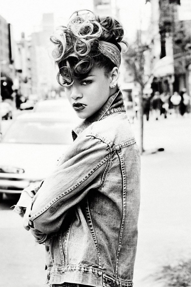 Download mobile wallpaper Music, Rihanna, Singer, Black & White for free.