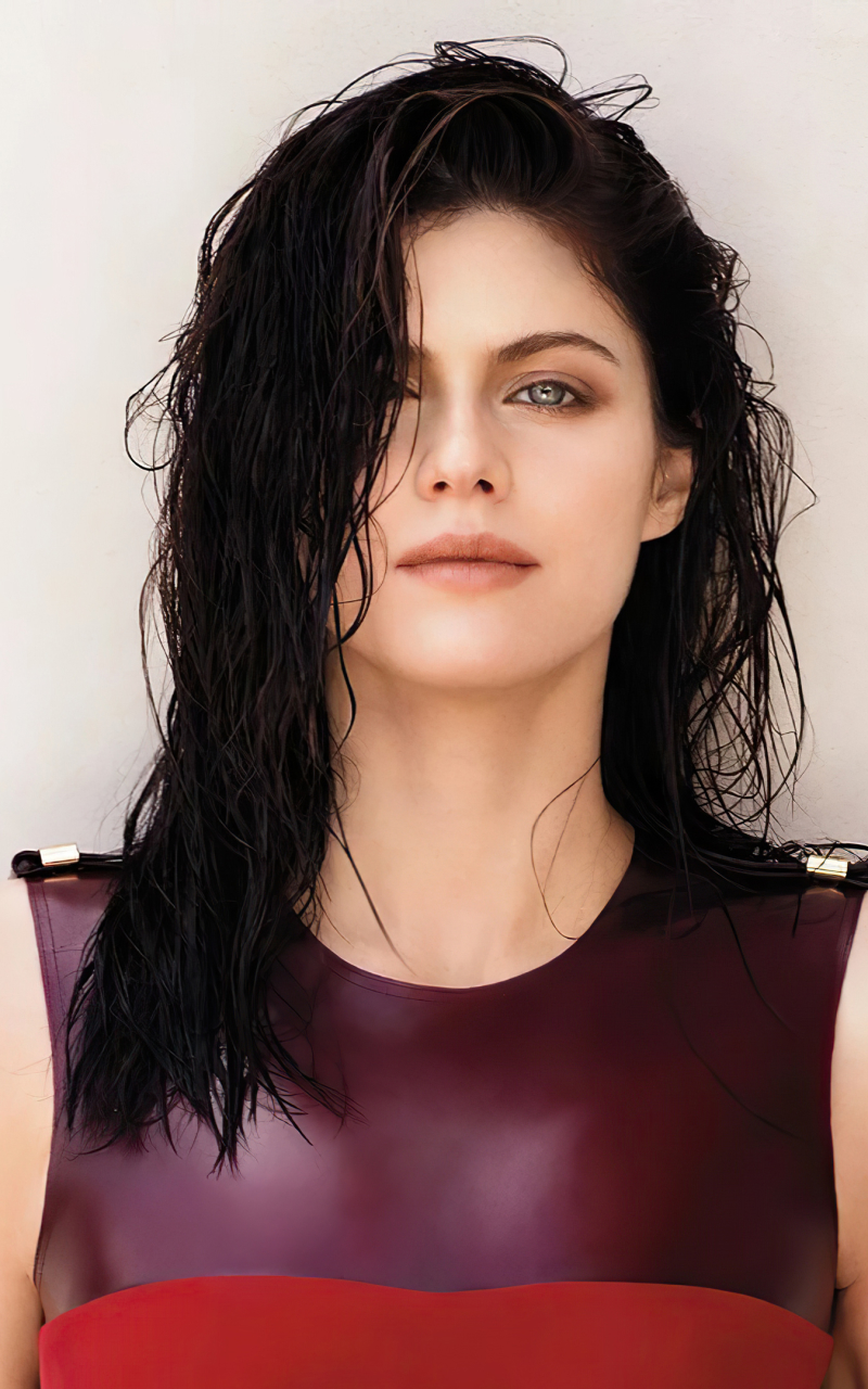 Baixar papel de parede para celular de Americano, Celebridade, Cabelo Preto, Atriz, Alexandra Daddario gratuito.