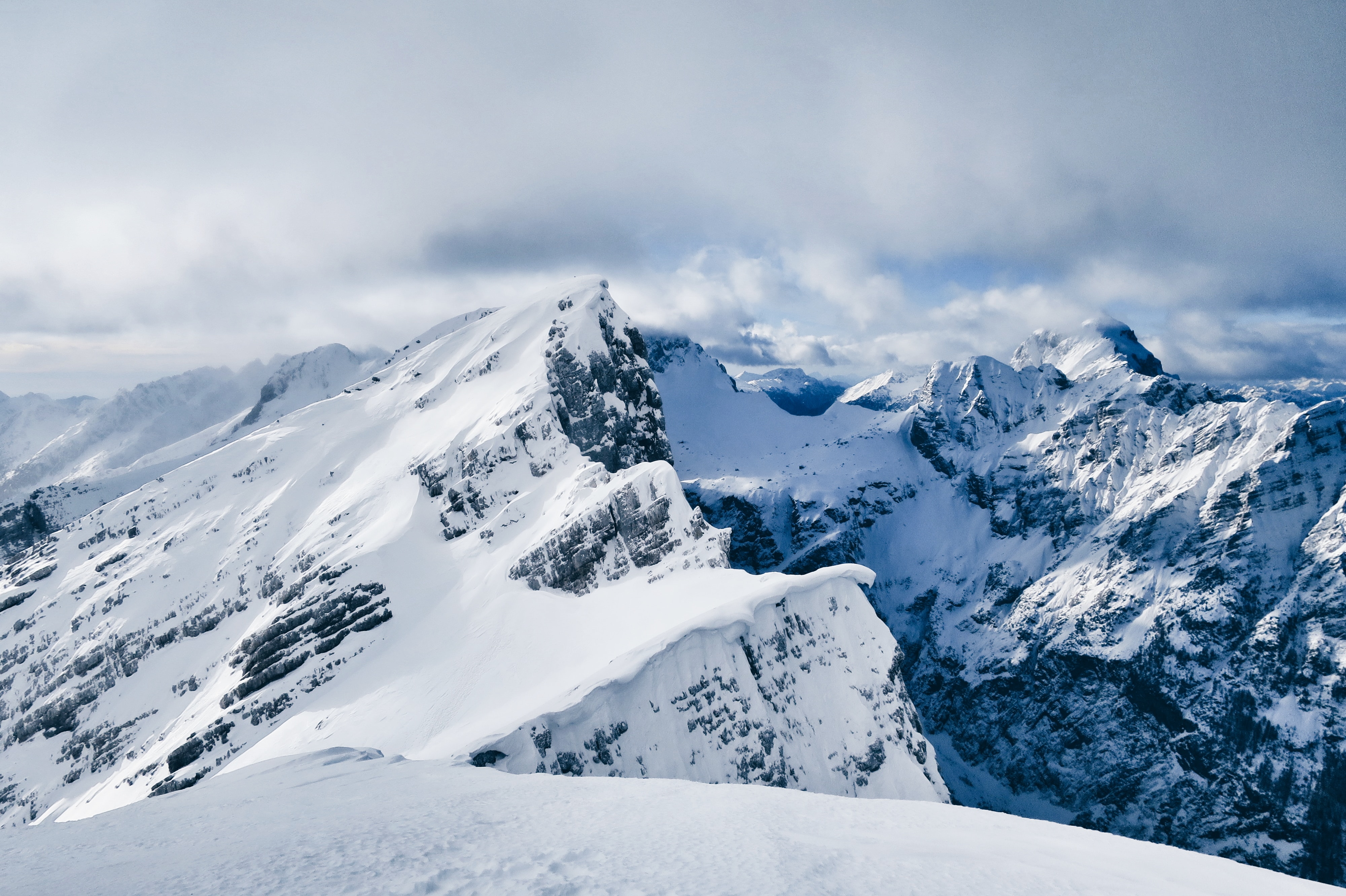 Descarga gratis la imagen Invierno, Naturaleza, Montañas, Arriba, Nieve, Vértice, Paisaje en el escritorio de tu PC