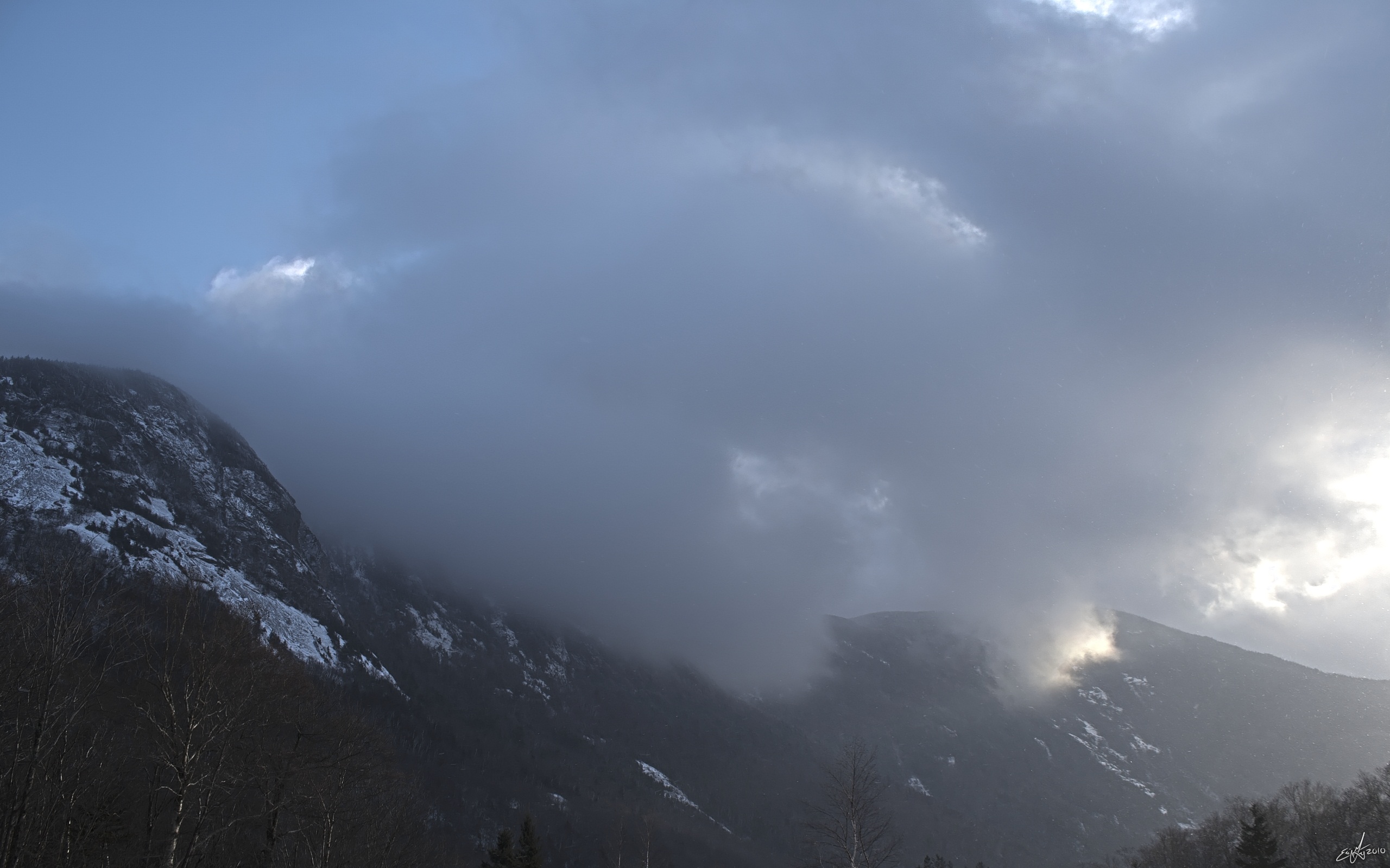 Handy-Wallpaper Berge, Nebel, Wald, Gebirge, Erde/natur kostenlos herunterladen.