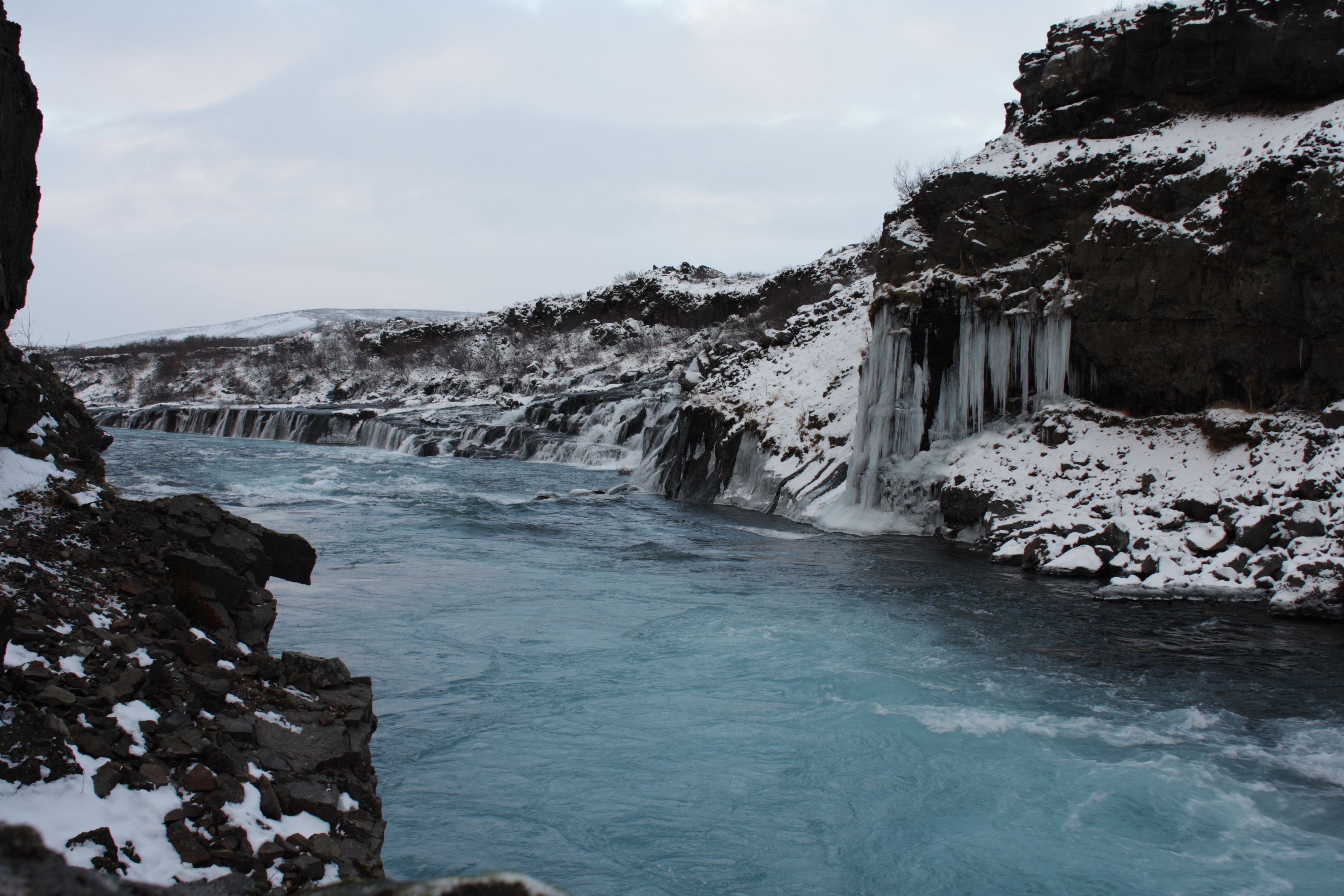 Скачати мобільні шпалери Зима, Річка, Лід, Водоспади, Водоспад, Земля безкоштовно.