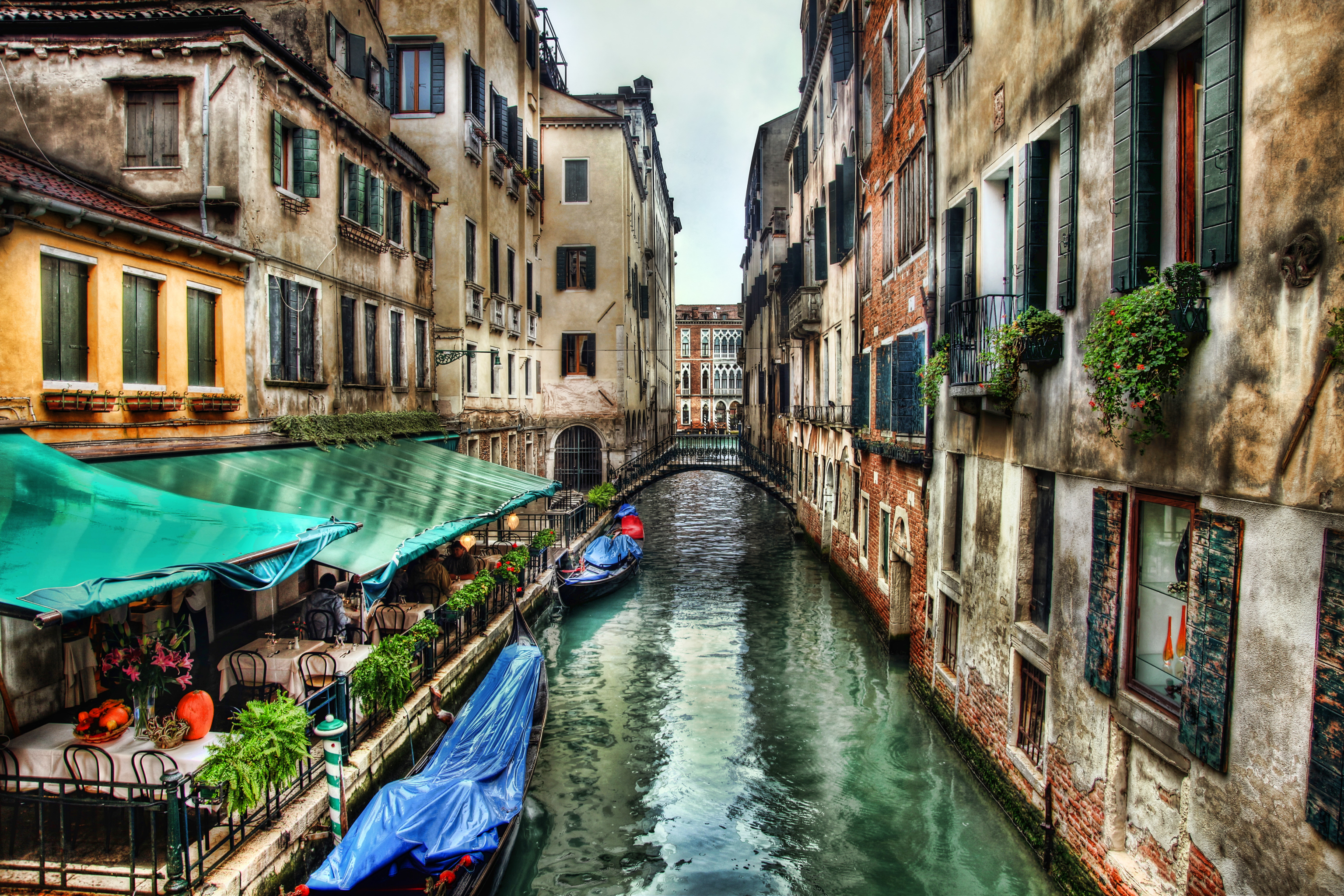 1130261画像をダウンロードマンメイド, ヴェネツィア, 街, レストラン, 運河, イタリア, hdr, 建物, 家, 都市-壁紙とスクリーンセーバーを無料で