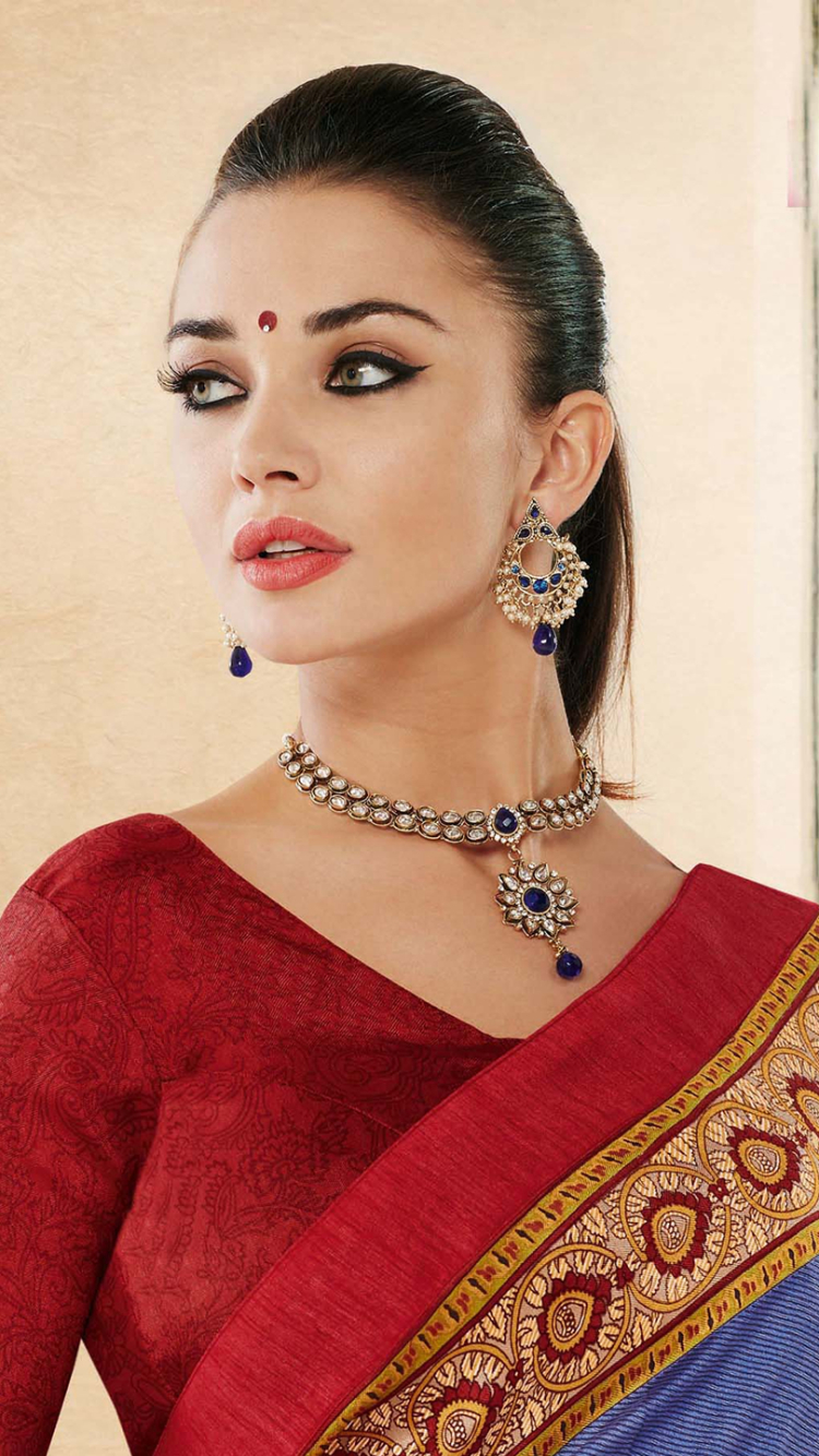 Download mobile wallpaper Brunette, Earrings, Indian, Necklace, Celebrity, Actress, Amy Jackson for free.