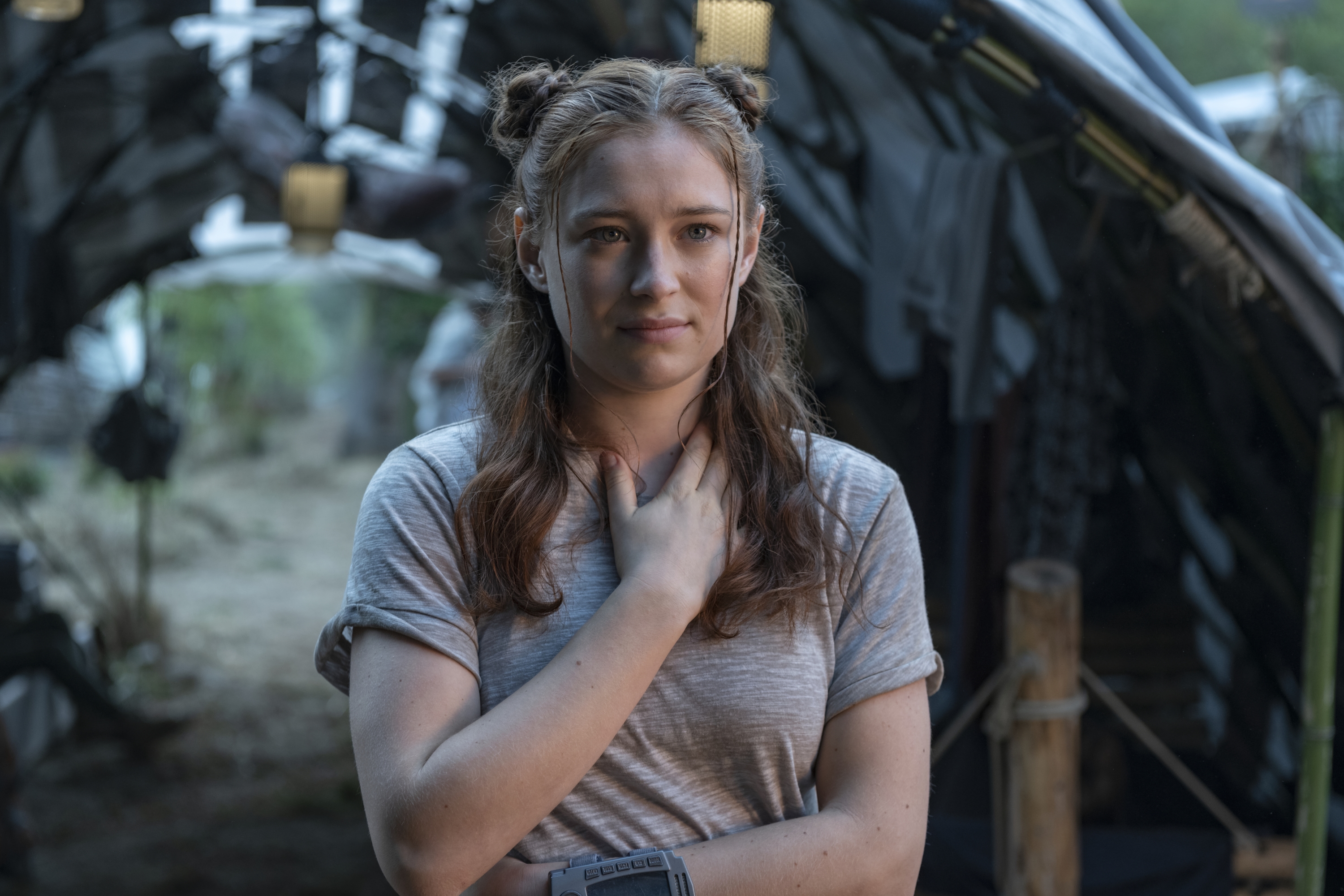 lost in space, tv show, mina sundwall, penny robinson