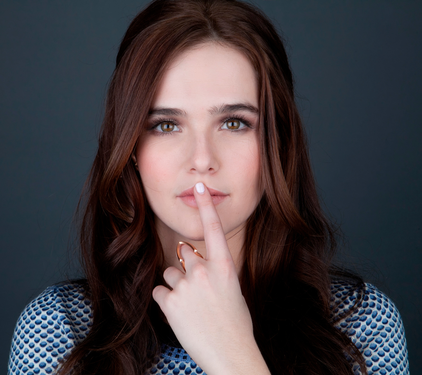 Download mobile wallpaper Face, Brunette, American, Celebrity, Brown Eyes, Actress, Zoey Deutch for free.