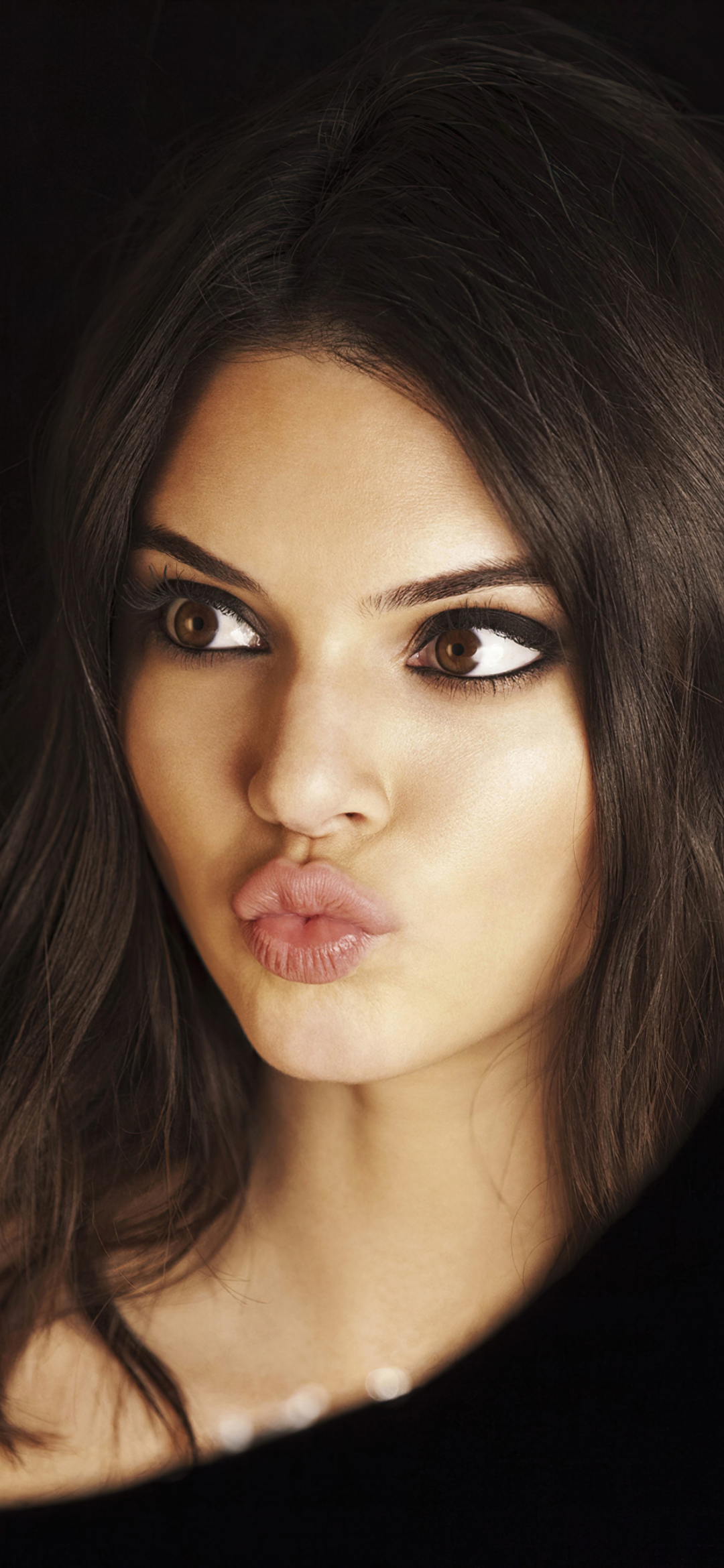 Download mobile wallpaper Face, Model, American, Celebrity, Brown Eyes, Kendall Jenner for free.