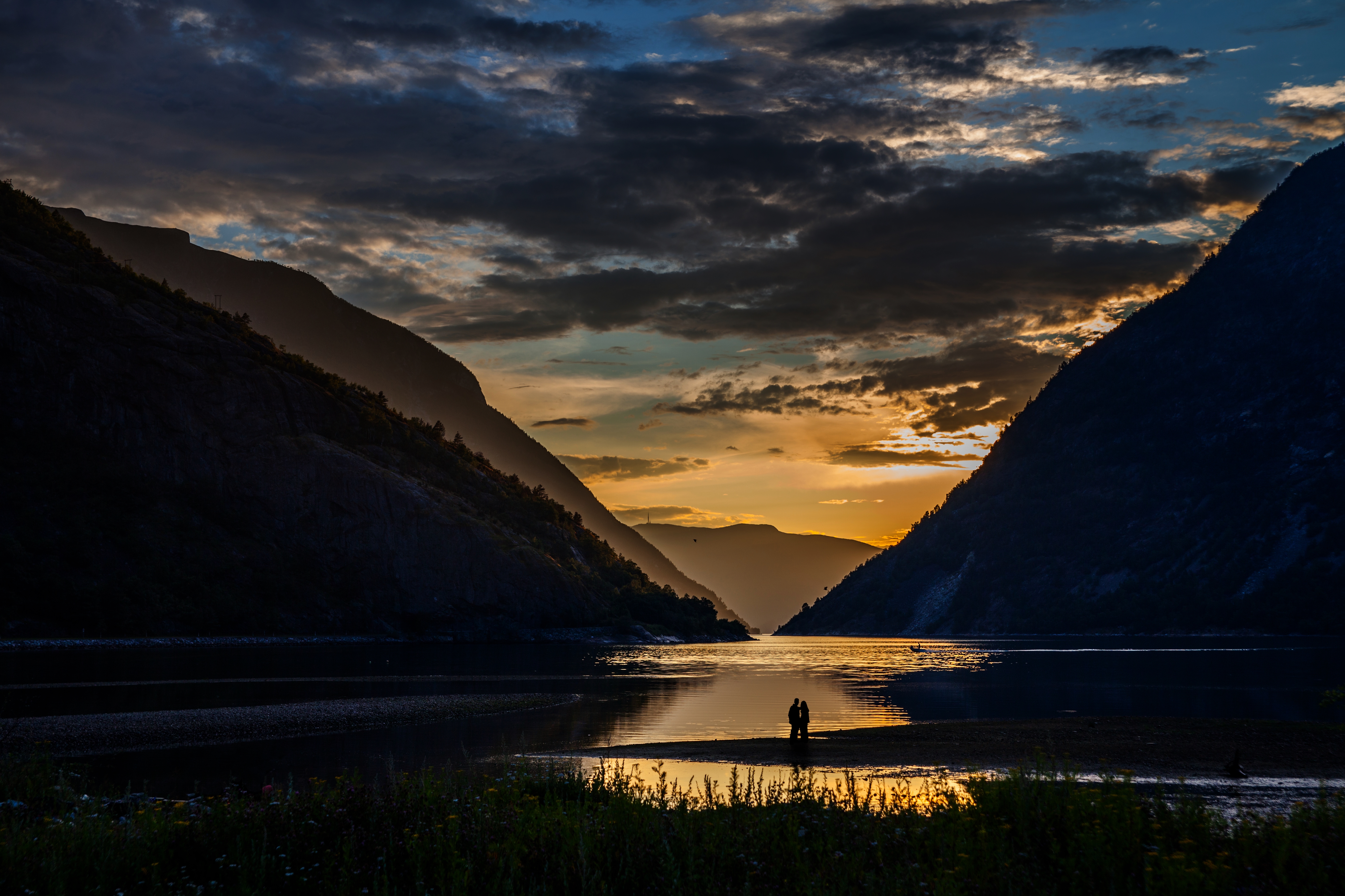 norway, dark, pair, sunset, mountains, clouds, lake, couple, silhouettes QHD
