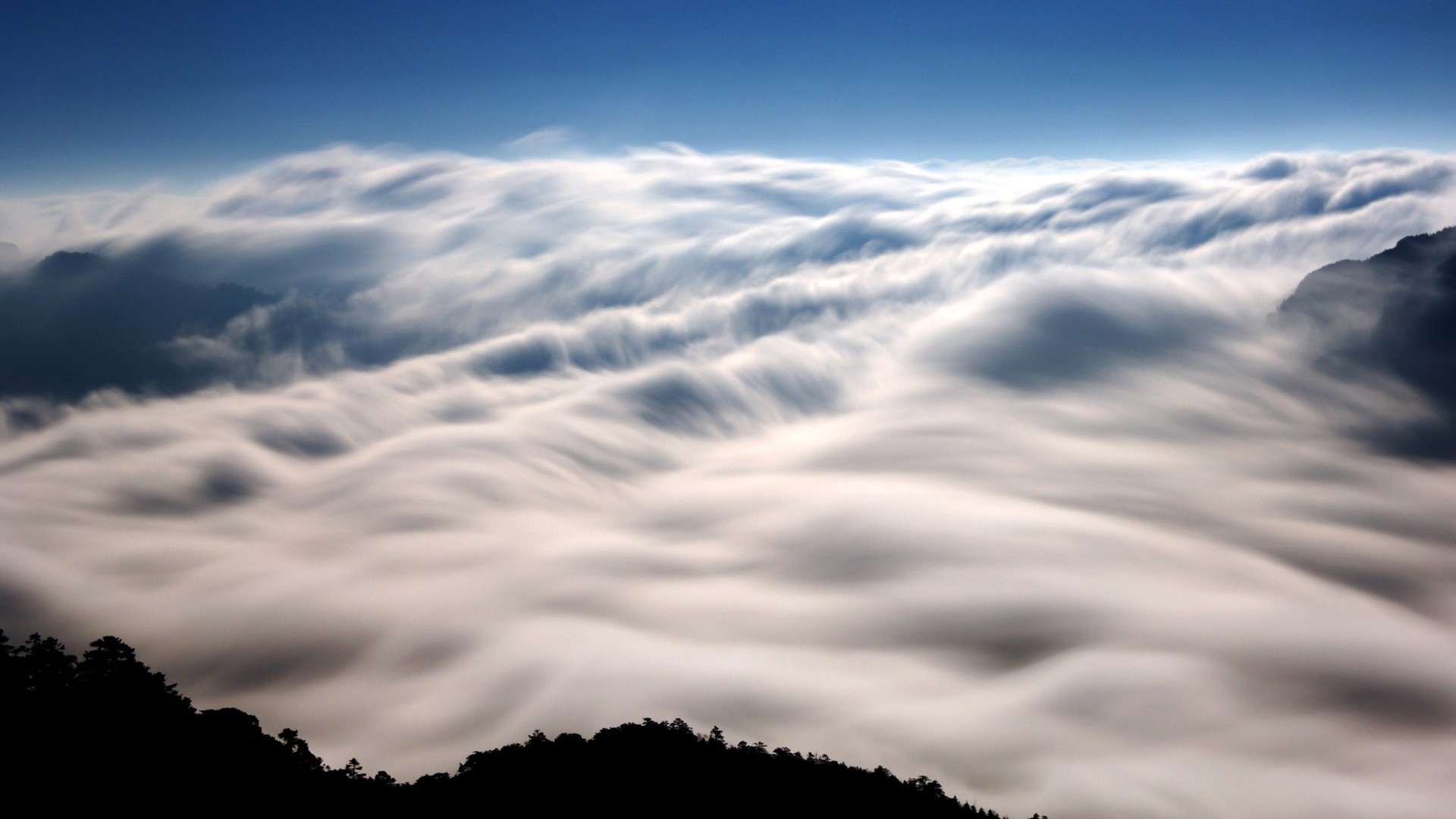 Скачать обои бесплатно Облака, Гора, Туман, Холм, Ландшафт, Земля/природа картинка на рабочий стол ПК