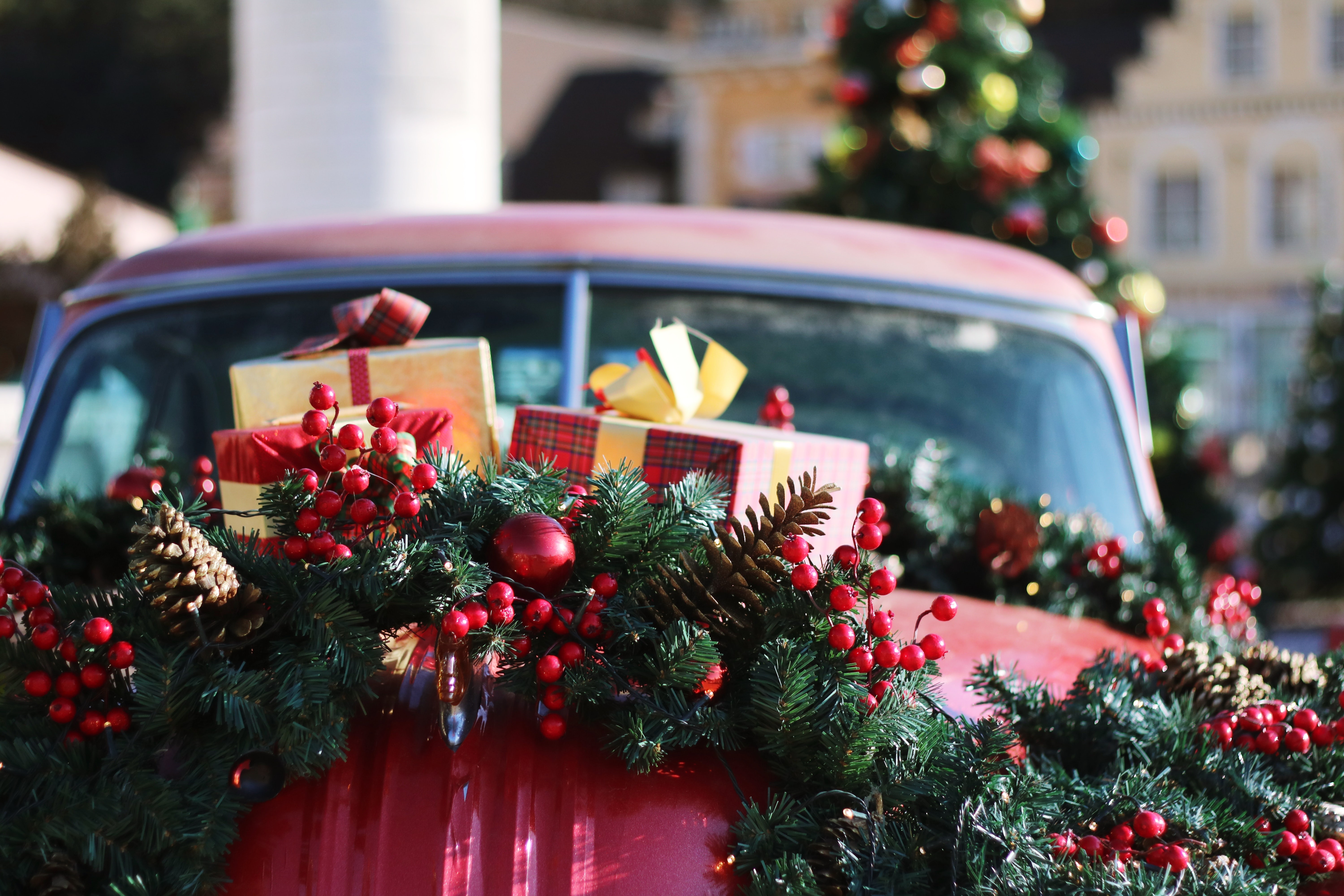 Laden Sie das Feiertage, Weihnachten, Geschenk, Weihnachtsschmuck, Autos-Bild kostenlos auf Ihren PC-Desktop herunter