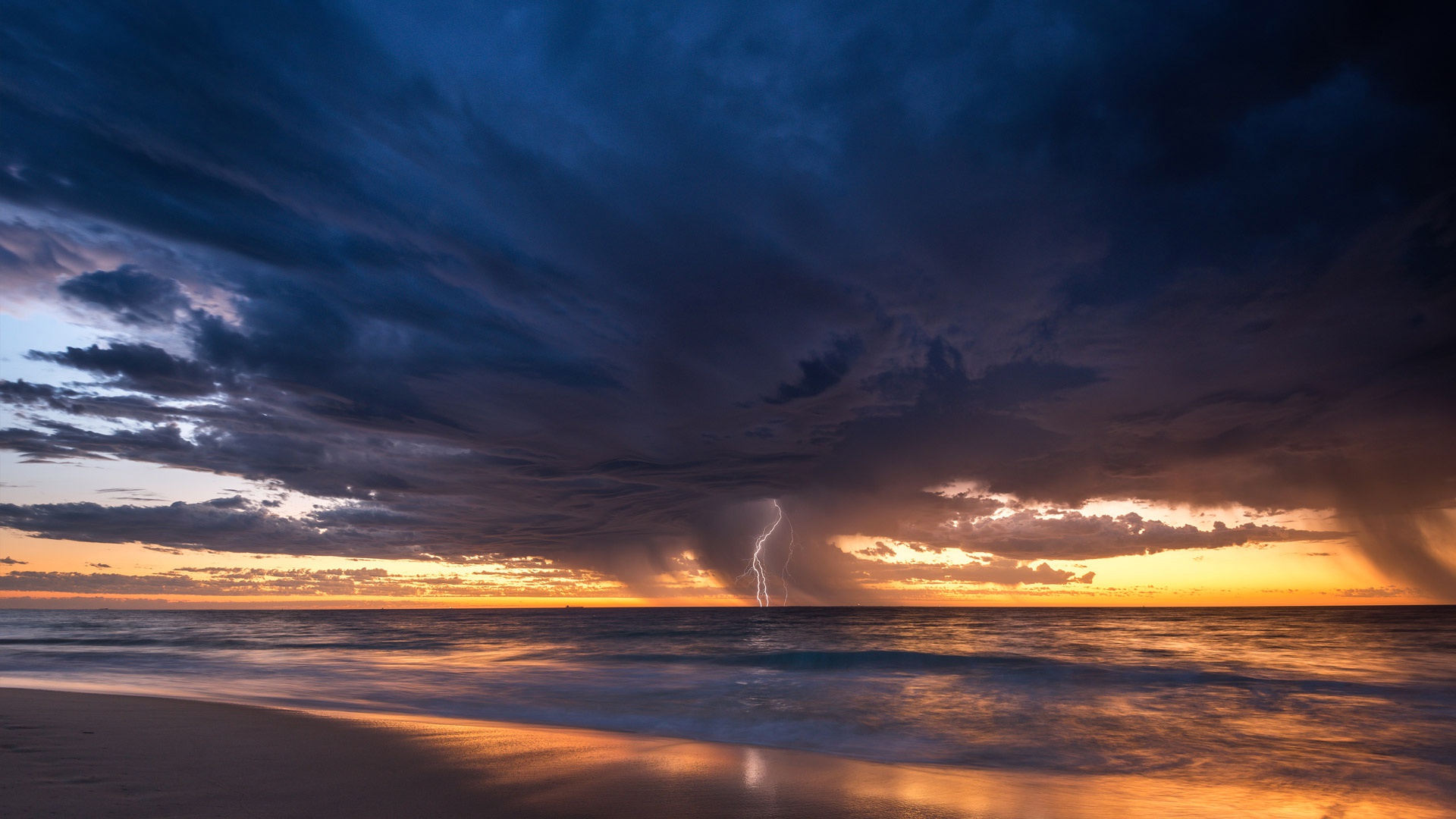 Скачать картинку Облака, Горизонт, Океан, Молния, Австралия, Буря, Земля/природа в телефон бесплатно.