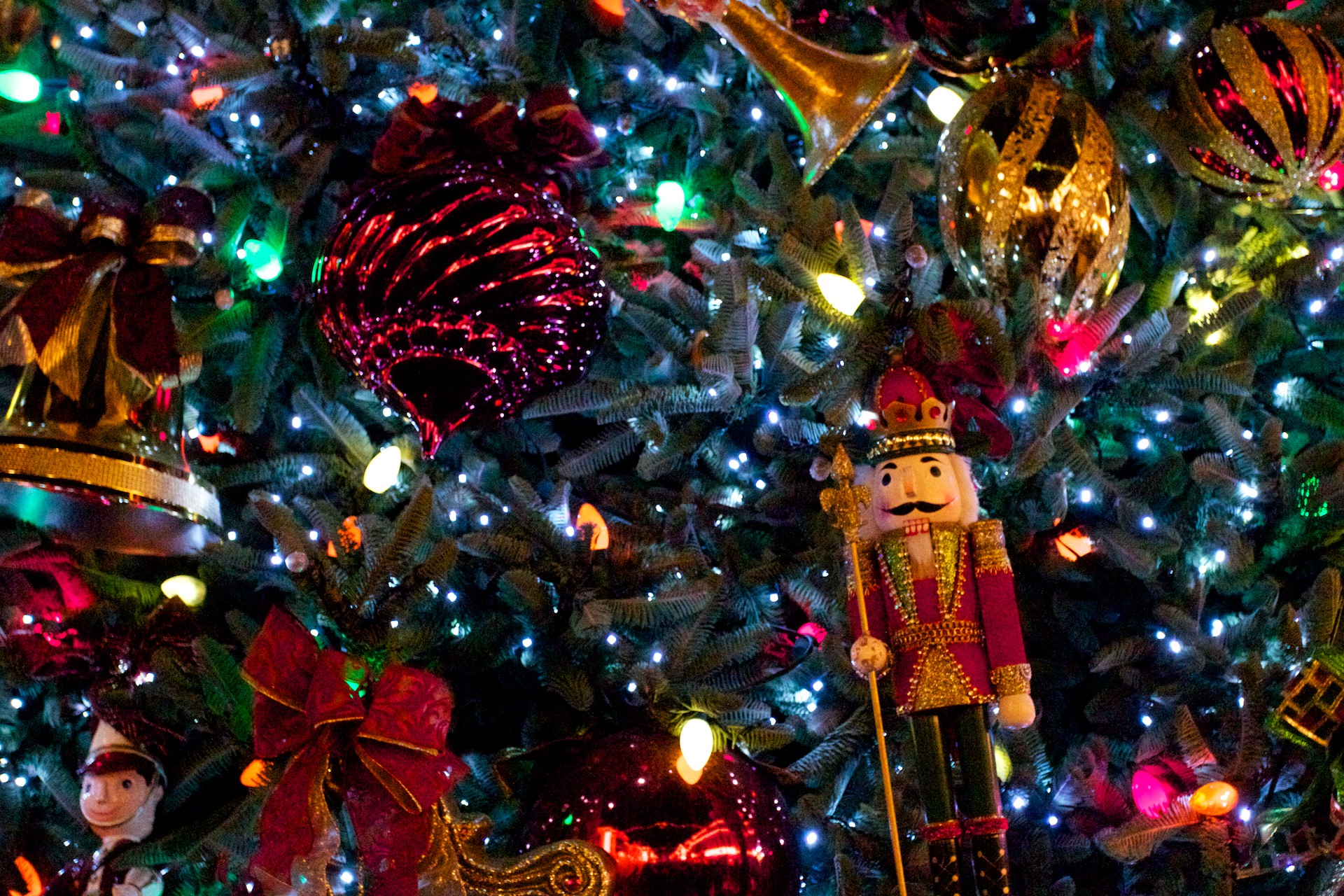 Baixar papel de parede para celular de Natal, Árvore De Natal, Enfeites De Natal, Feriados, Luzes De Natal gratuito.