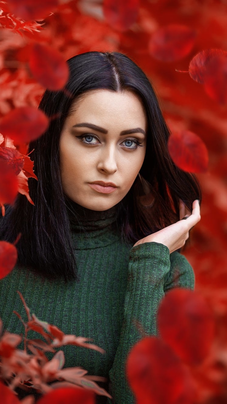 Download mobile wallpaper Leaf, Fall, Brunette, Model, Women, Blue Eyes for free.