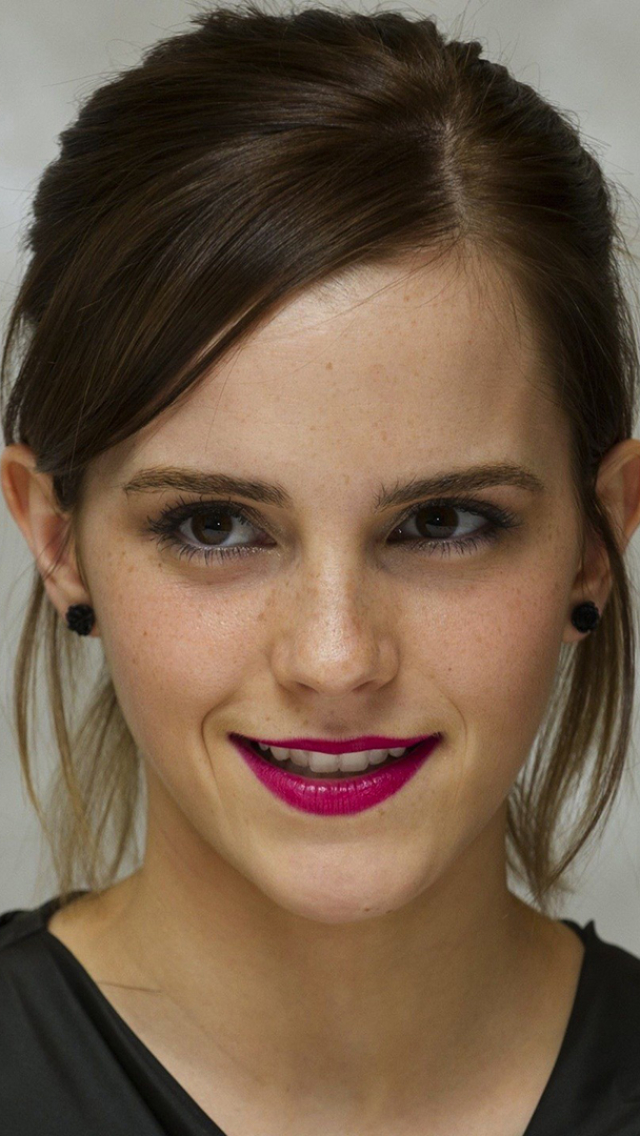 Download mobile wallpaper Emma Watson, Smile, English, Face, Celebrity, Brown Eyes, Actress, Lipstick for free.