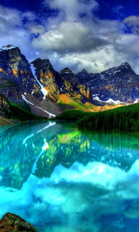Handy-Wallpaper Seen, Berg, See, Kanada, Wald, Baum, Erde, Gebirge, Wolke, Moränensee, Banff Nationalpark, Erde/natur, Spiegelung, Betrachtung kostenlos herunterladen.