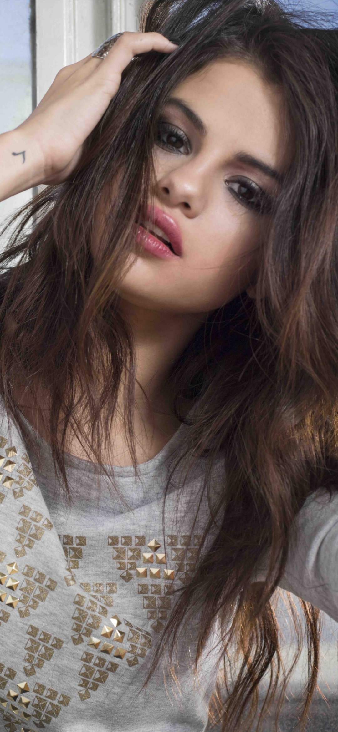 Download mobile wallpaper Music, Selena Gomez, Singer, Brunette, Long Hair, Actress for free.