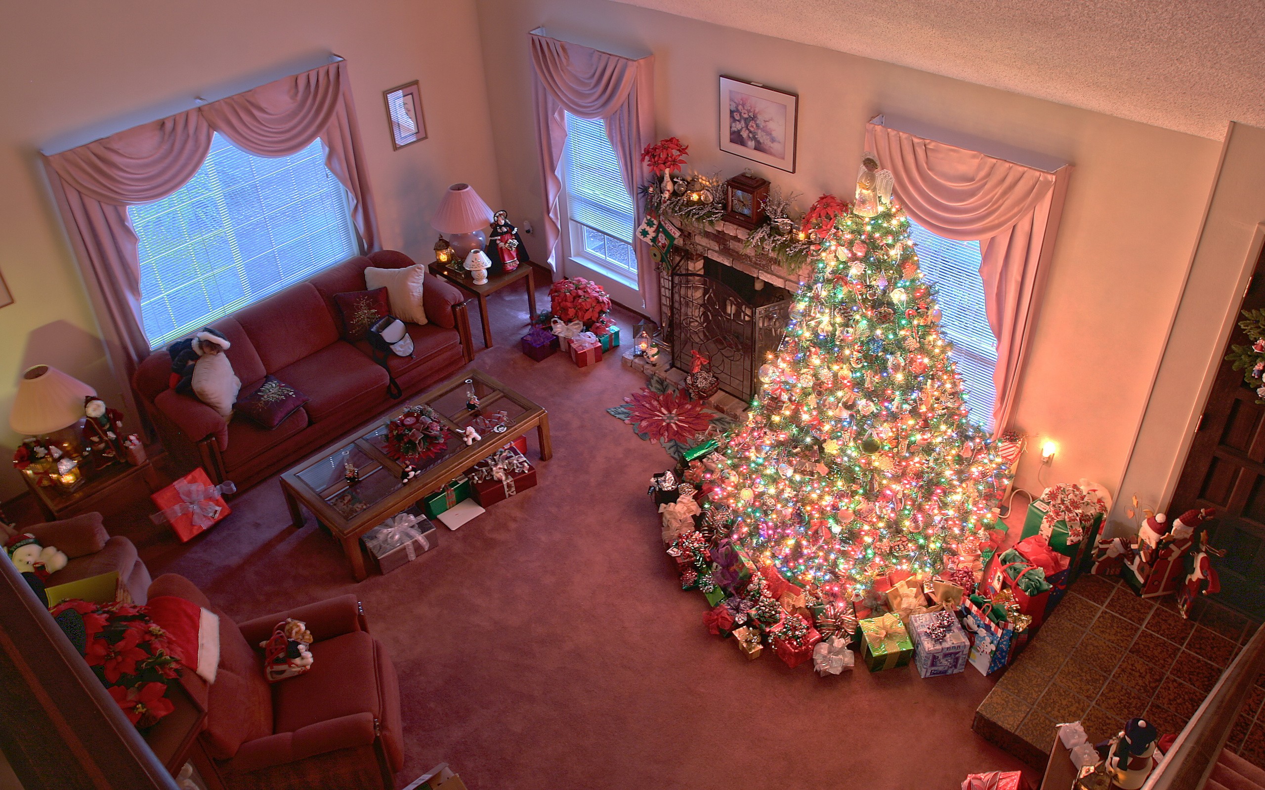 167483 descargar fondo de pantalla regalo, día festivo, navidad, luces de navidad, adornos de navidad, árbol de navidad: protectores de pantalla e imágenes gratis