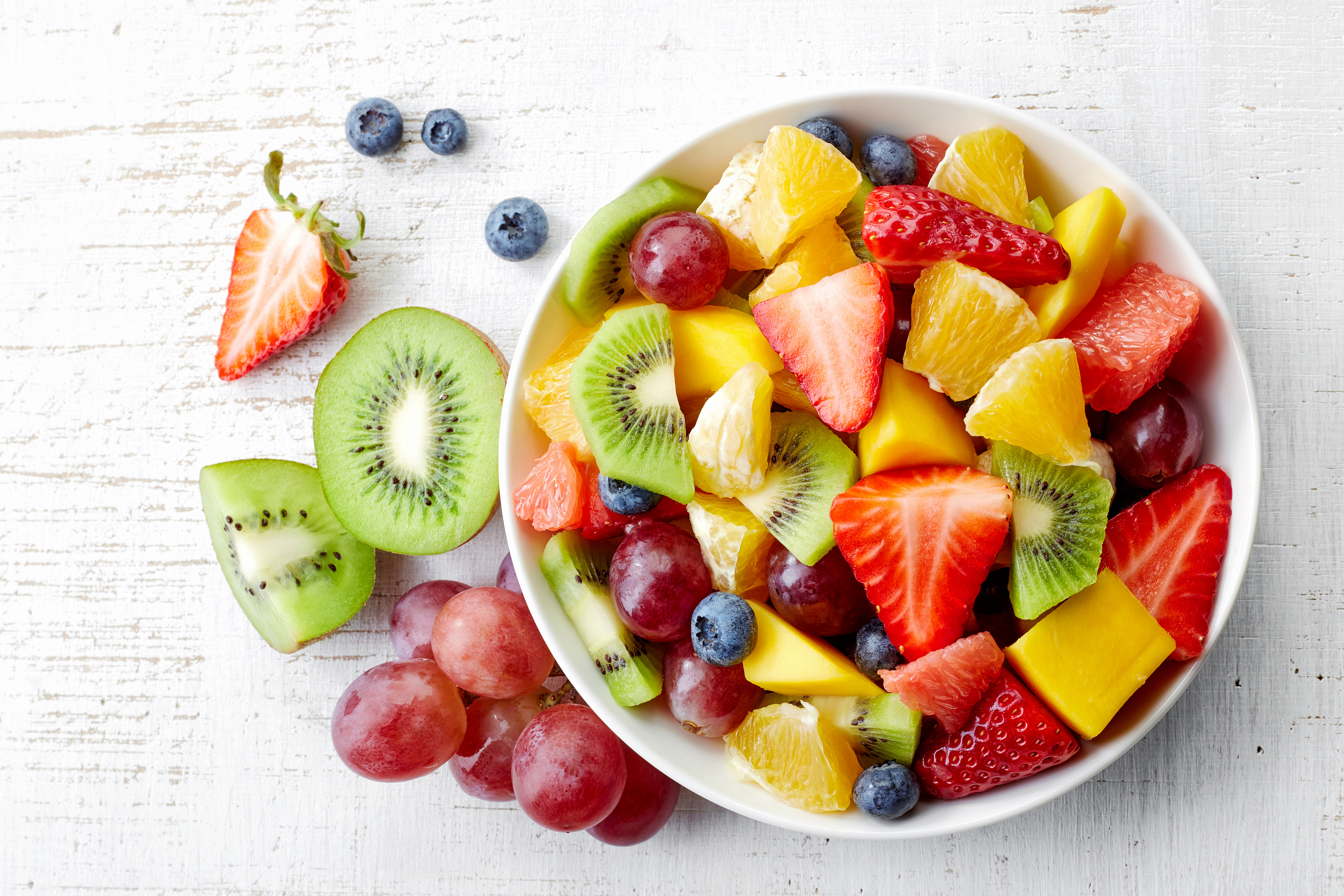 Free download wallpaper Fruits, Food, Strawberry, Grapes, Blueberry, Kiwi, Fruit on your PC desktop