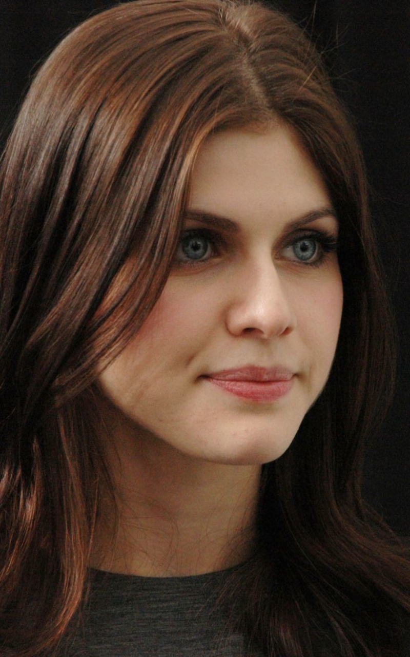 Download mobile wallpaper Celebrity, Alexandra Daddario for free.