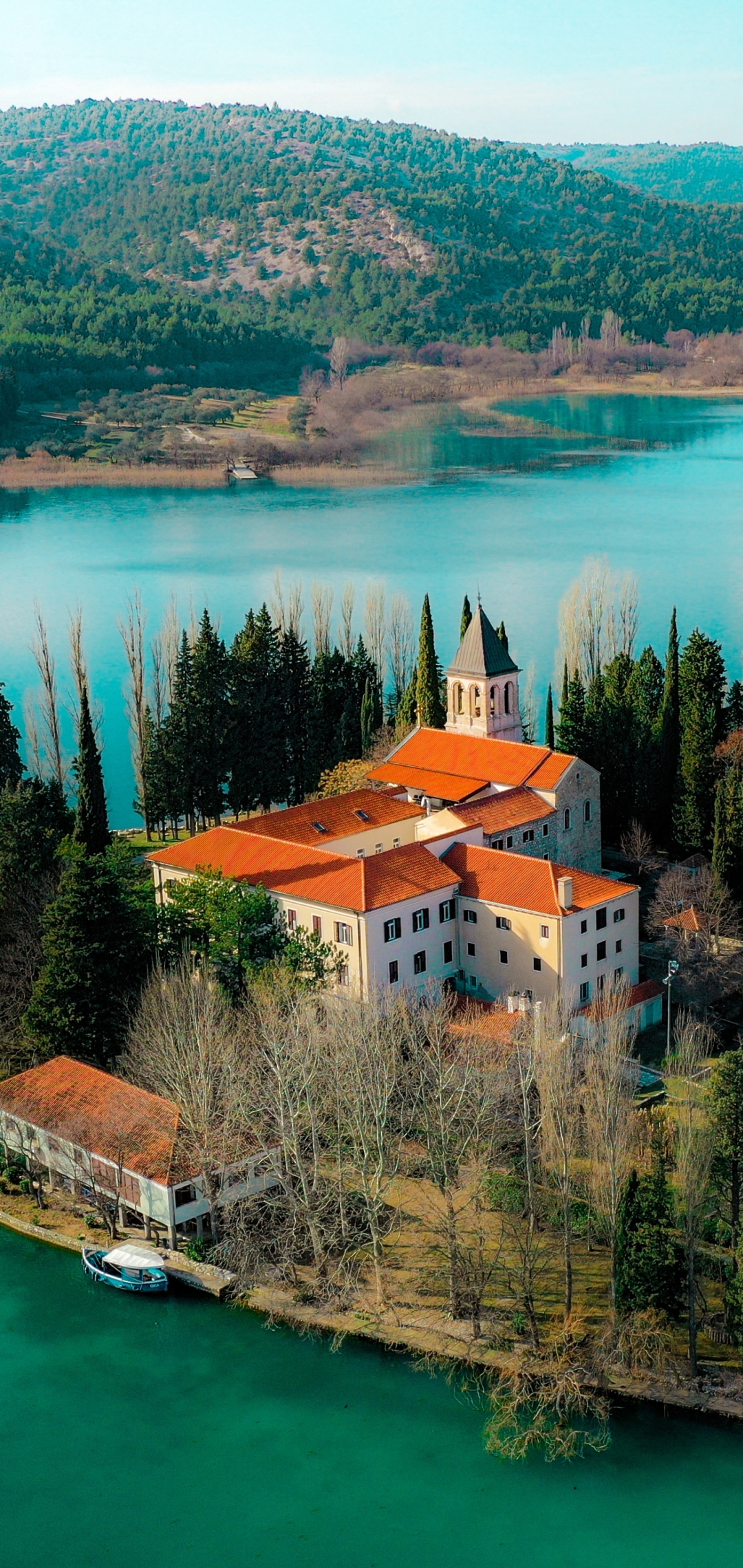Скачать картинку Остров, Хорватия, Монастырь, Религиозные, Монастырь Висовац в телефон бесплатно.