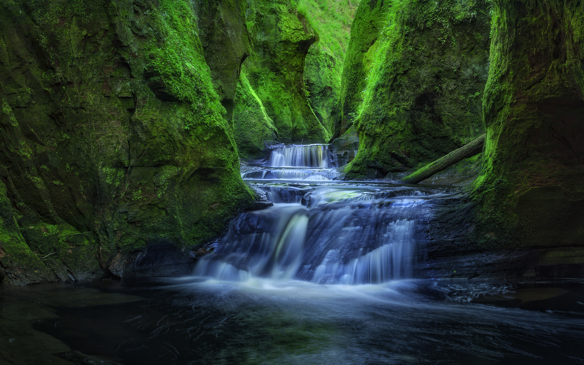 Descarga gratuita de fondo de pantalla para móvil de Cascadas, Cascada, Musgo, Chorro, Tierra/naturaleza.