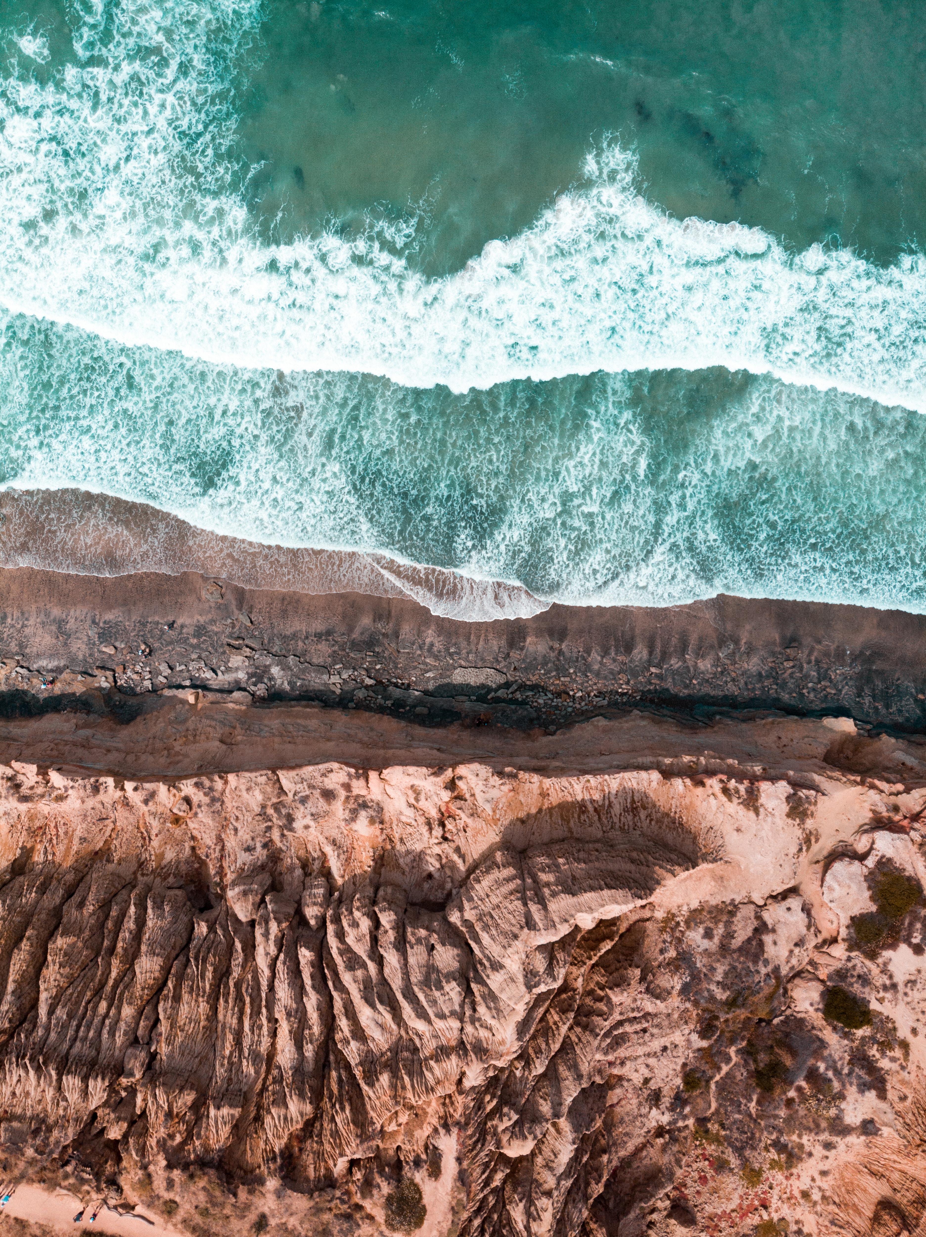 Laden Sie das Cliff, Klippe, Blick Von Oben, Bank, Natur, Ufer, Waves, Sea-Bild kostenlos auf Ihren PC-Desktop herunter
