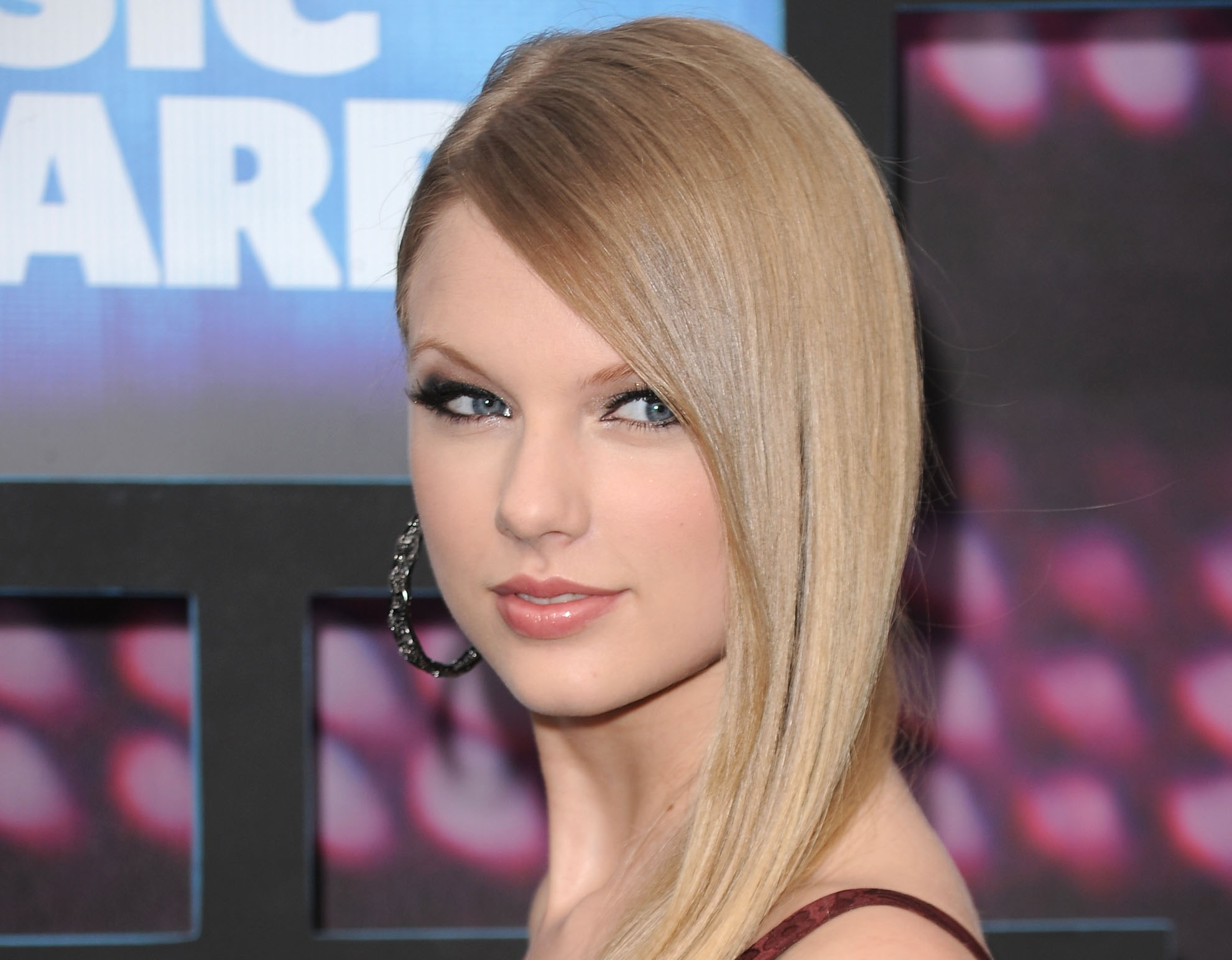 Free download wallpaper Music, Singer, Blonde, Blue Eyes, American, Taylor Swift on your PC desktop