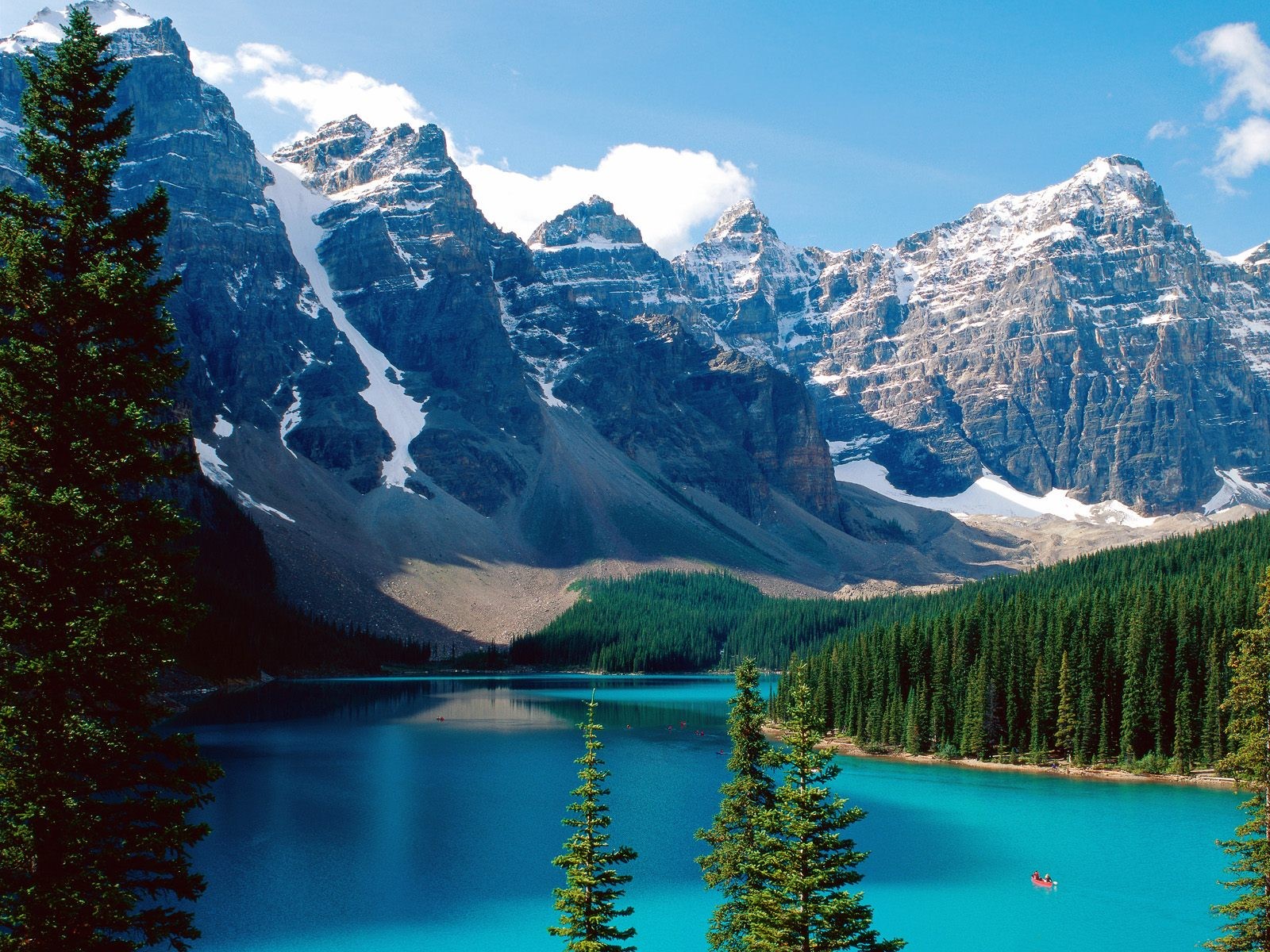 431679 завантажити шпалери сніг, земля, озеро морейн, альберта, канада, ліс, озеро, гора, природа, вода, озера - заставки і картинки безкоштовно