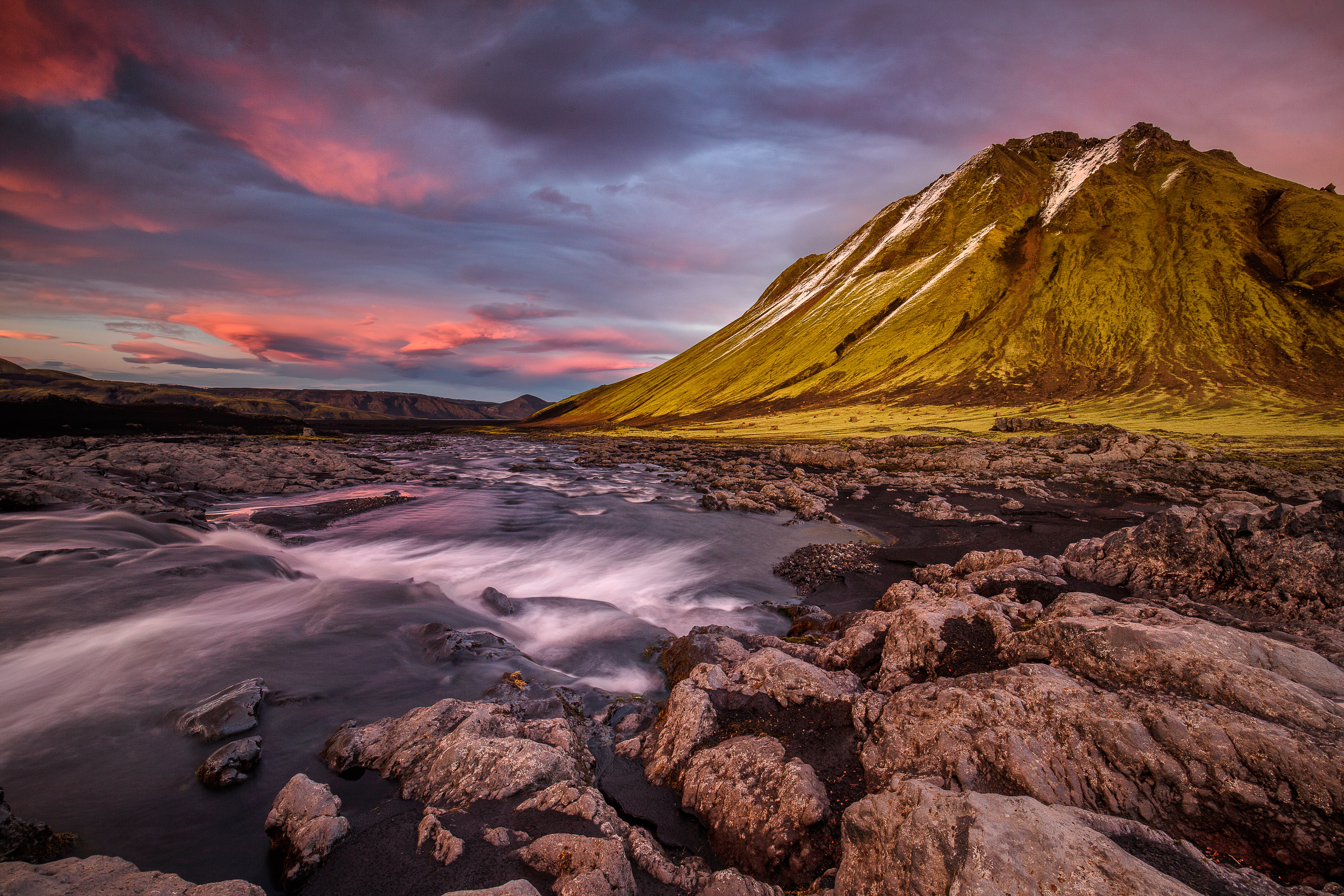 Скачать обои бесплатно Течение, Камни, Горы, Природа, Исландия, Река картинка на рабочий стол ПК