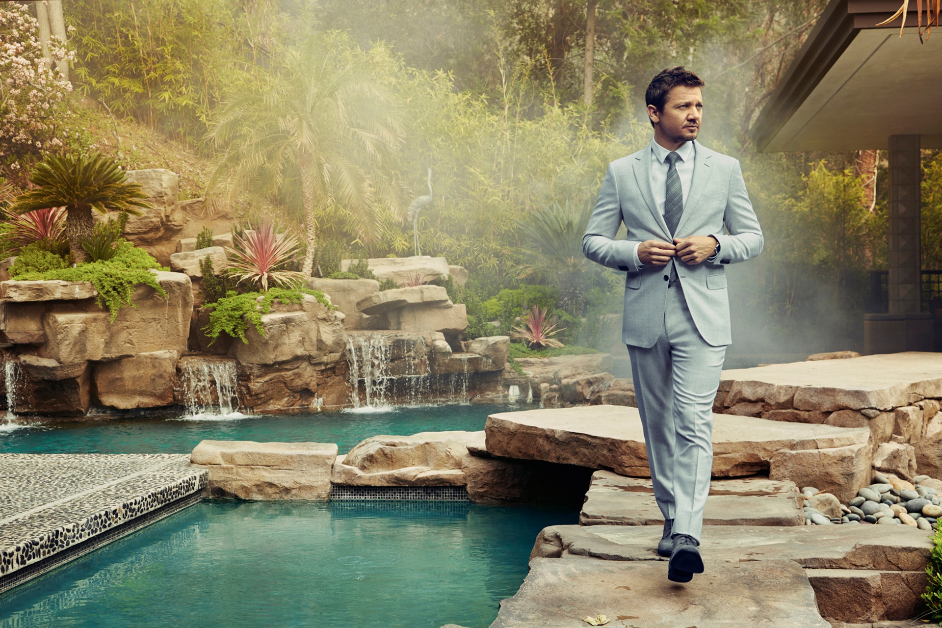 Download mobile wallpaper Garden, American, Suit, Celebrity, Actor, Jeremy Renner for free.