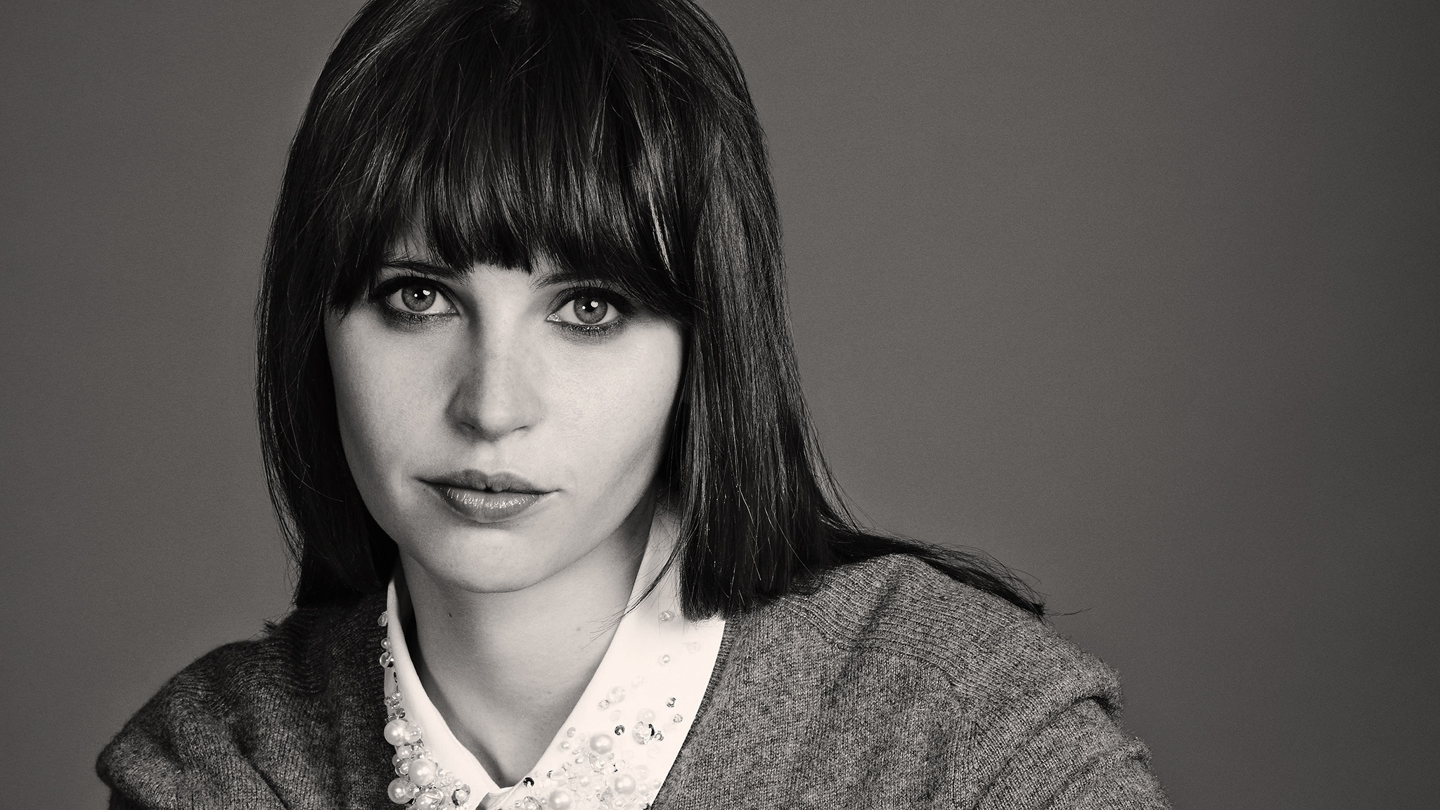 Download mobile wallpaper English, Face, Celebrity, Black & White, Actress, Felicity Jones for free.