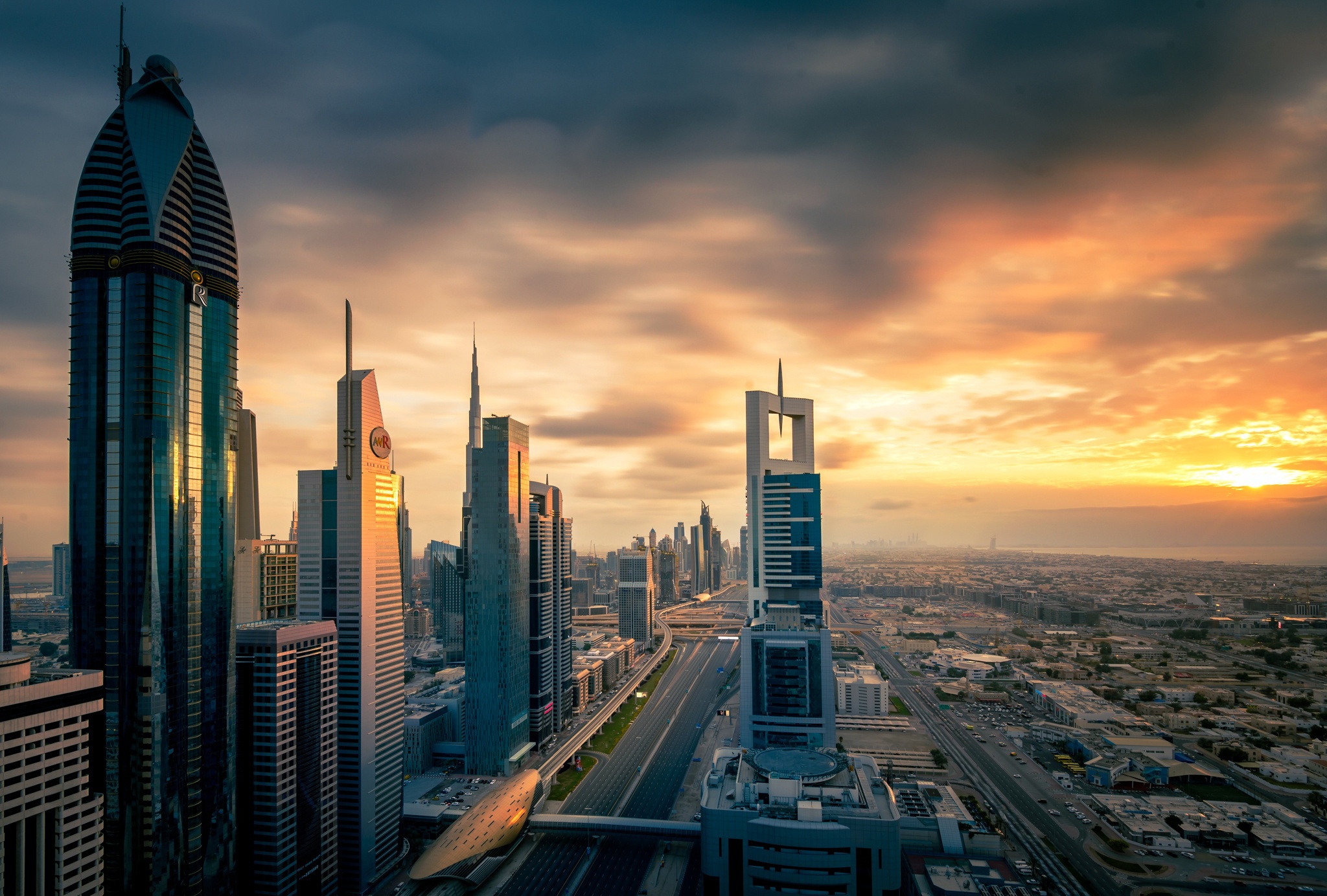 Baixar papel de parede para celular de Cidades, Arranha Céu, Dubai, Construção, Paisagem Urbana, Rua, Emirados Árabes Unidos, Feito Pelo Homem gratuito.