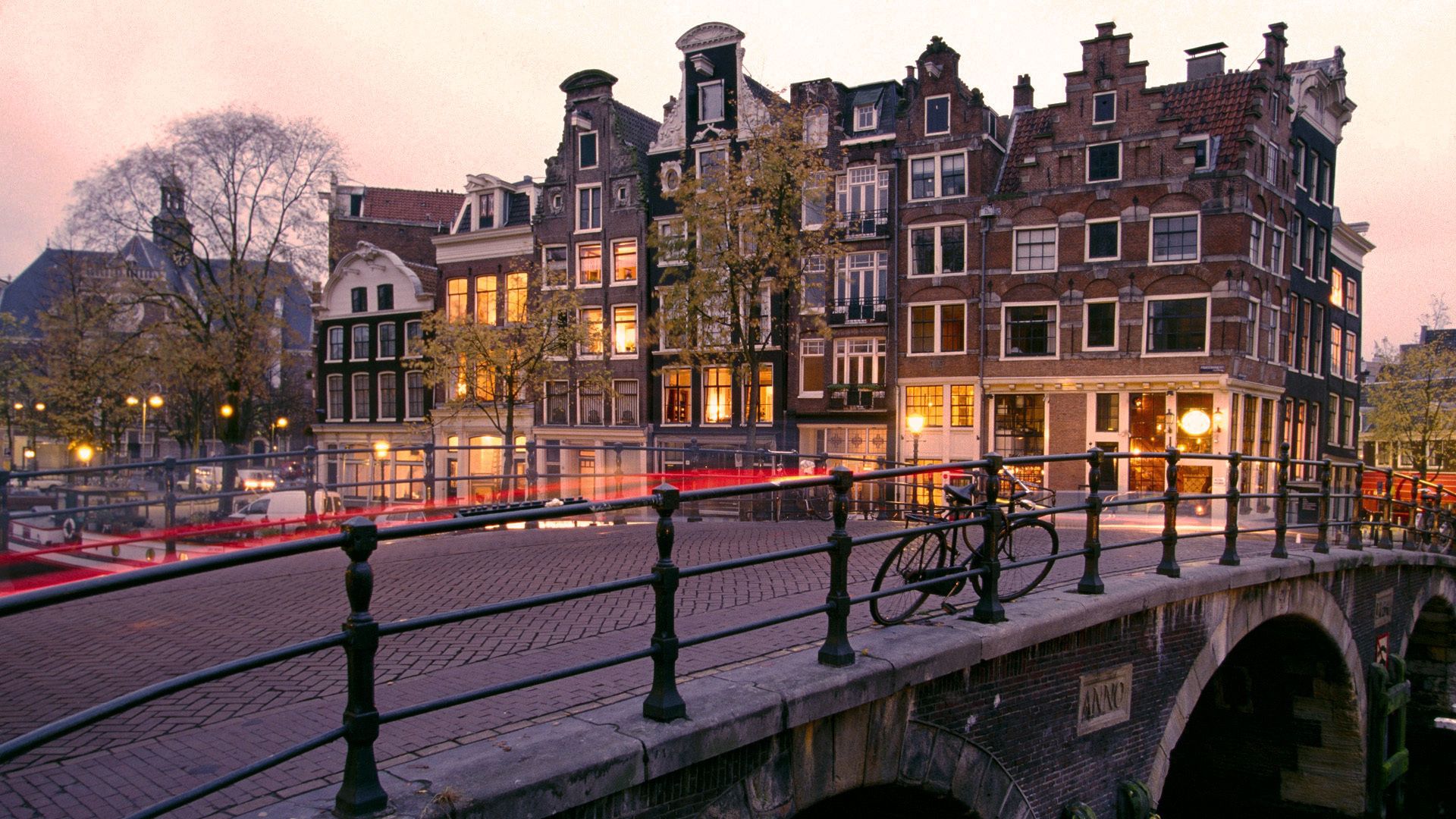 147438 скачать картинку нидерланды, города, амстердам, канал, восход солнца - обои и заставки бесплатно
