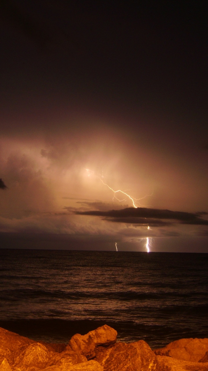 Download mobile wallpaper Night, Lightning, Ocean, Photography for free.