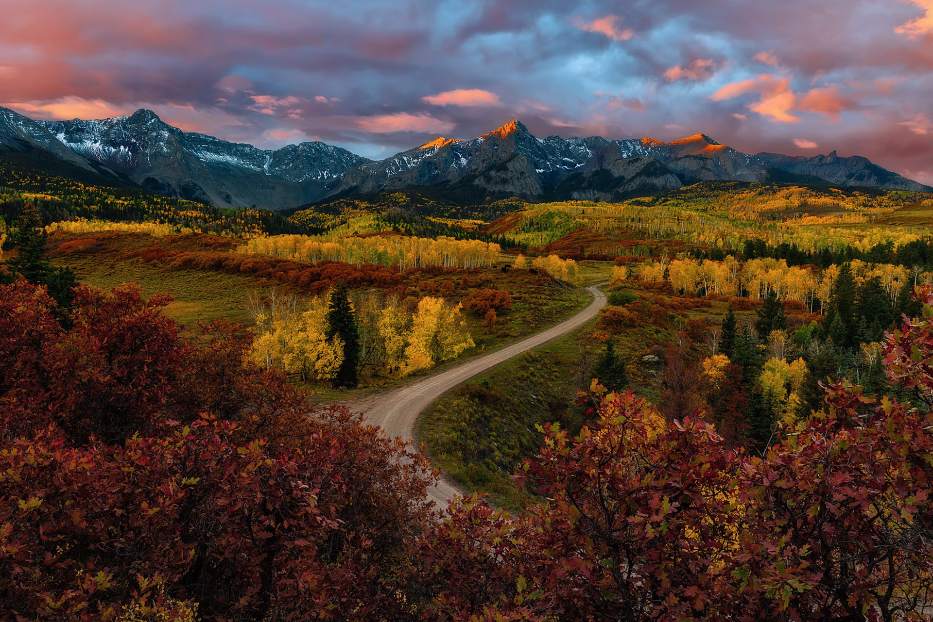 PCデスクトップに風景, 自然, 秋, 山, 森, 地球, 未舗装の道路画像を無料でダウンロード