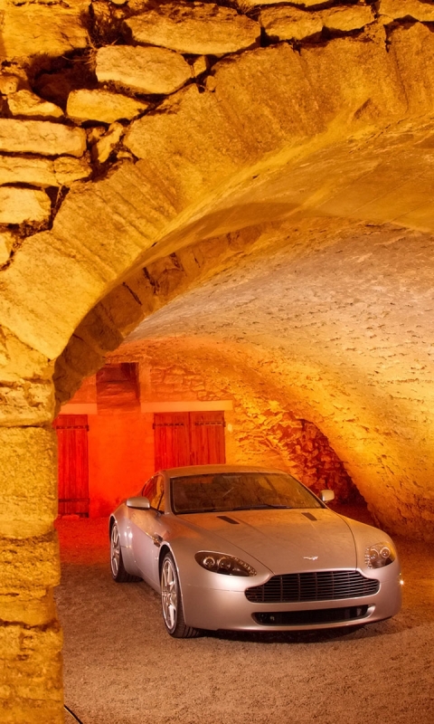 Download mobile wallpaper Aston Martin, Aston Martin V8 Vantage, Vehicles for free.