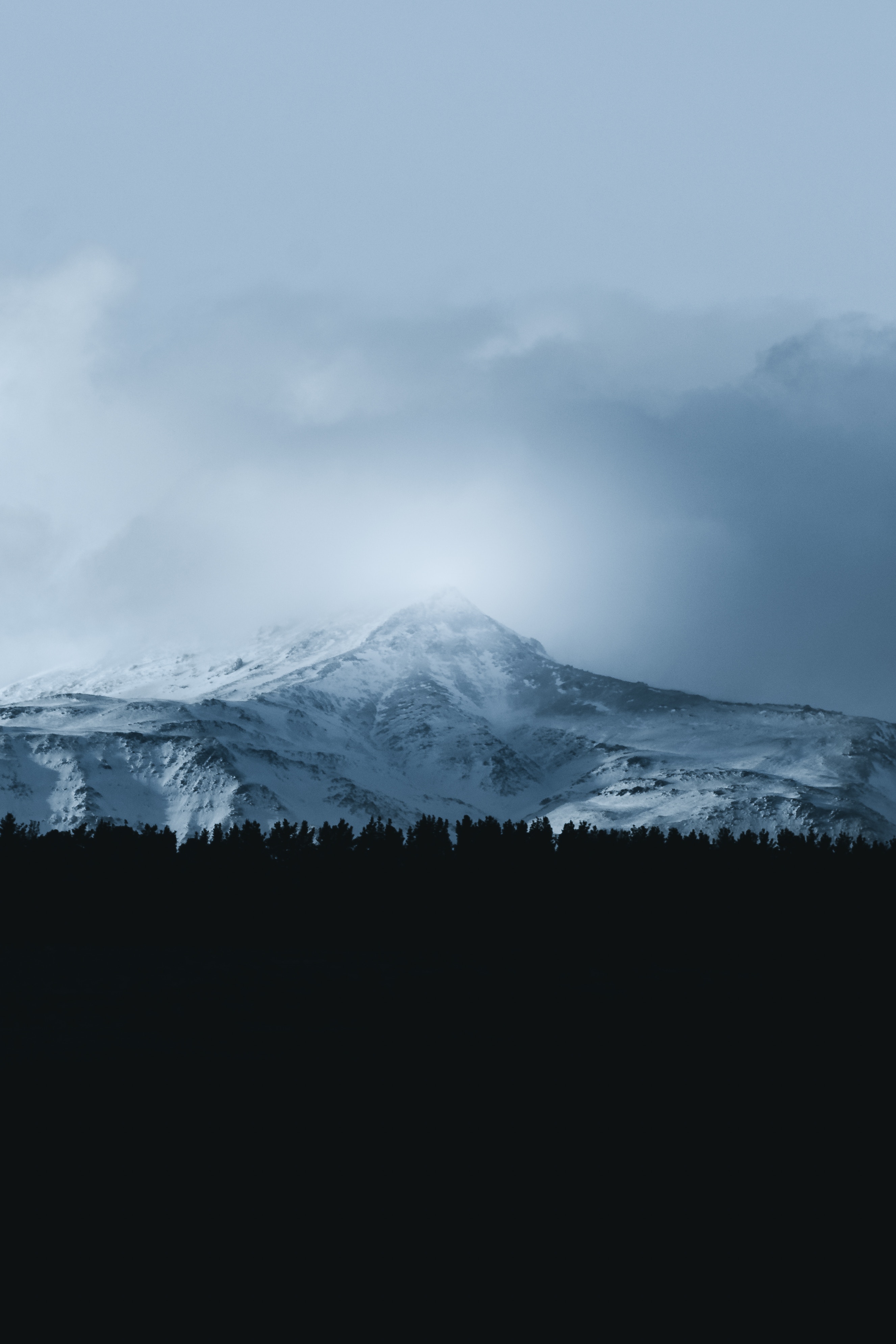 Descarga gratis la imagen Naturaleza, Nubes, Montaña, Arriba, Bosque, Niebla, Paisaje, Vértice en el escritorio de tu PC