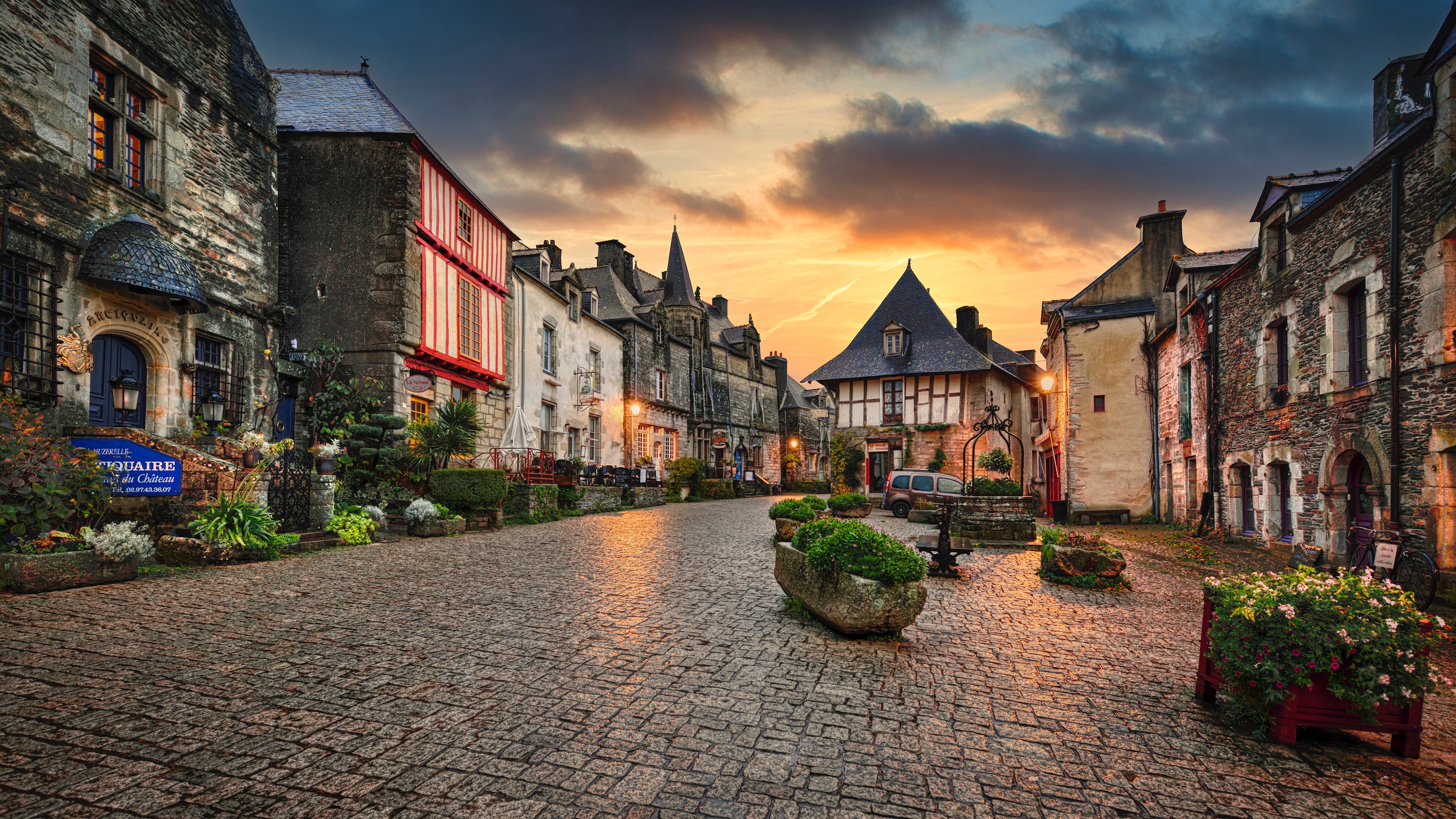 Download mobile wallpaper Building, House, France, Town, Brittany, Man Made, Towns for free.