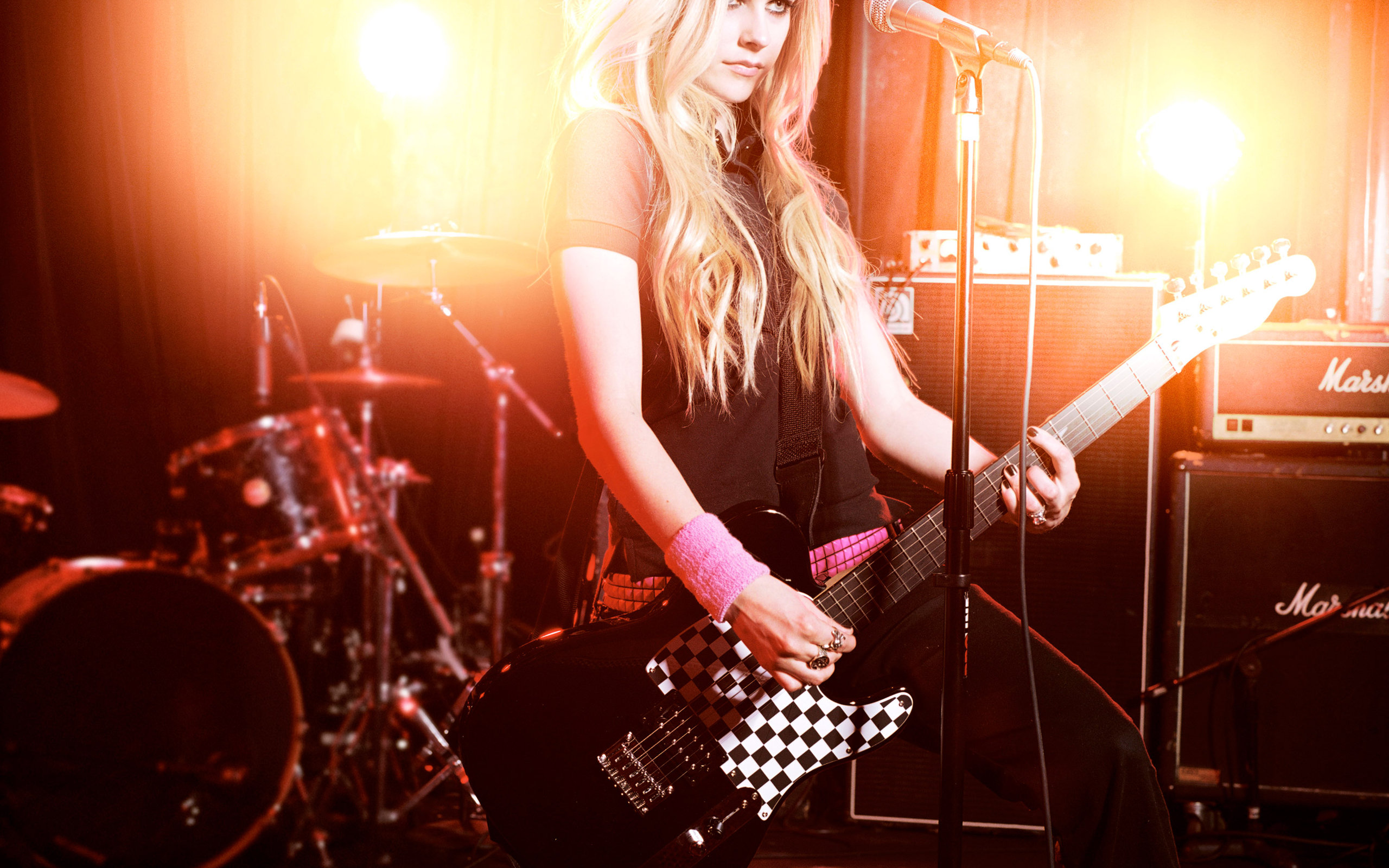 Download mobile wallpaper Music, Avril Lavigne for free.