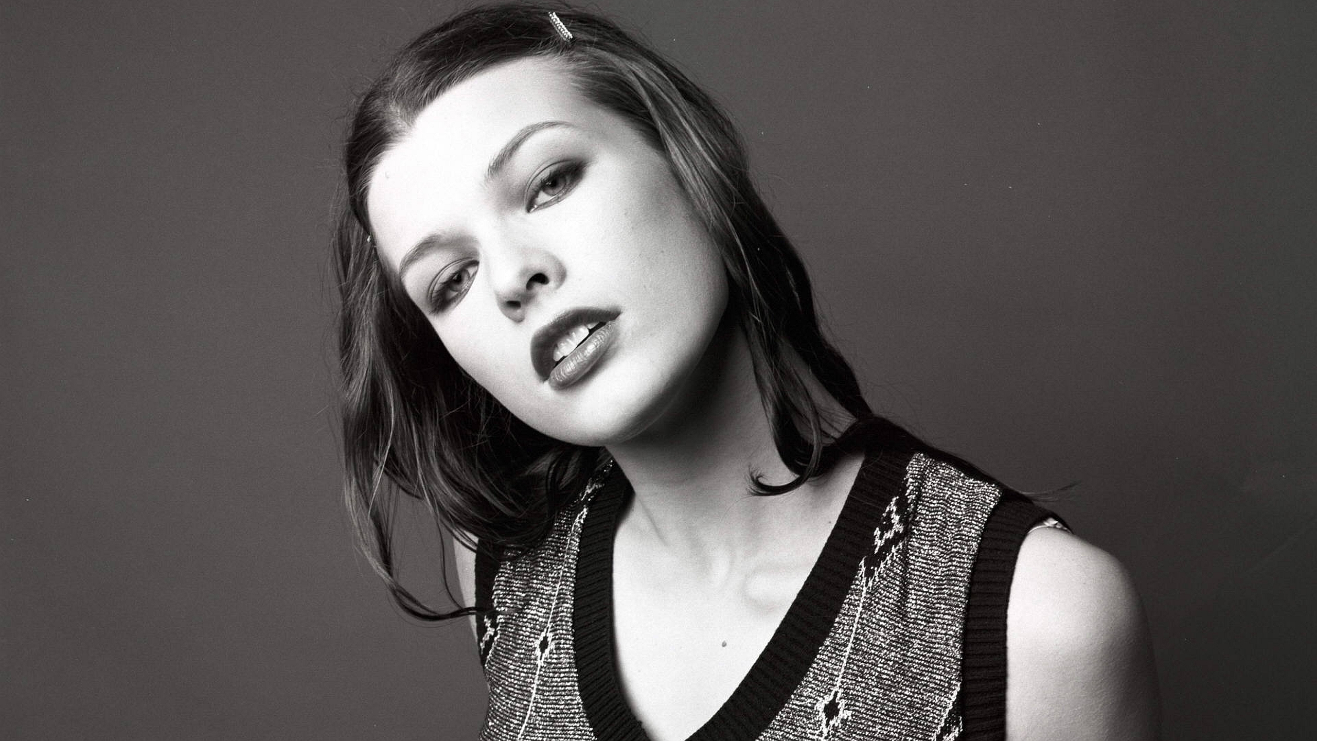 Handy-Wallpaper Milla Jovovich, Berühmtheiten kostenlos herunterladen.