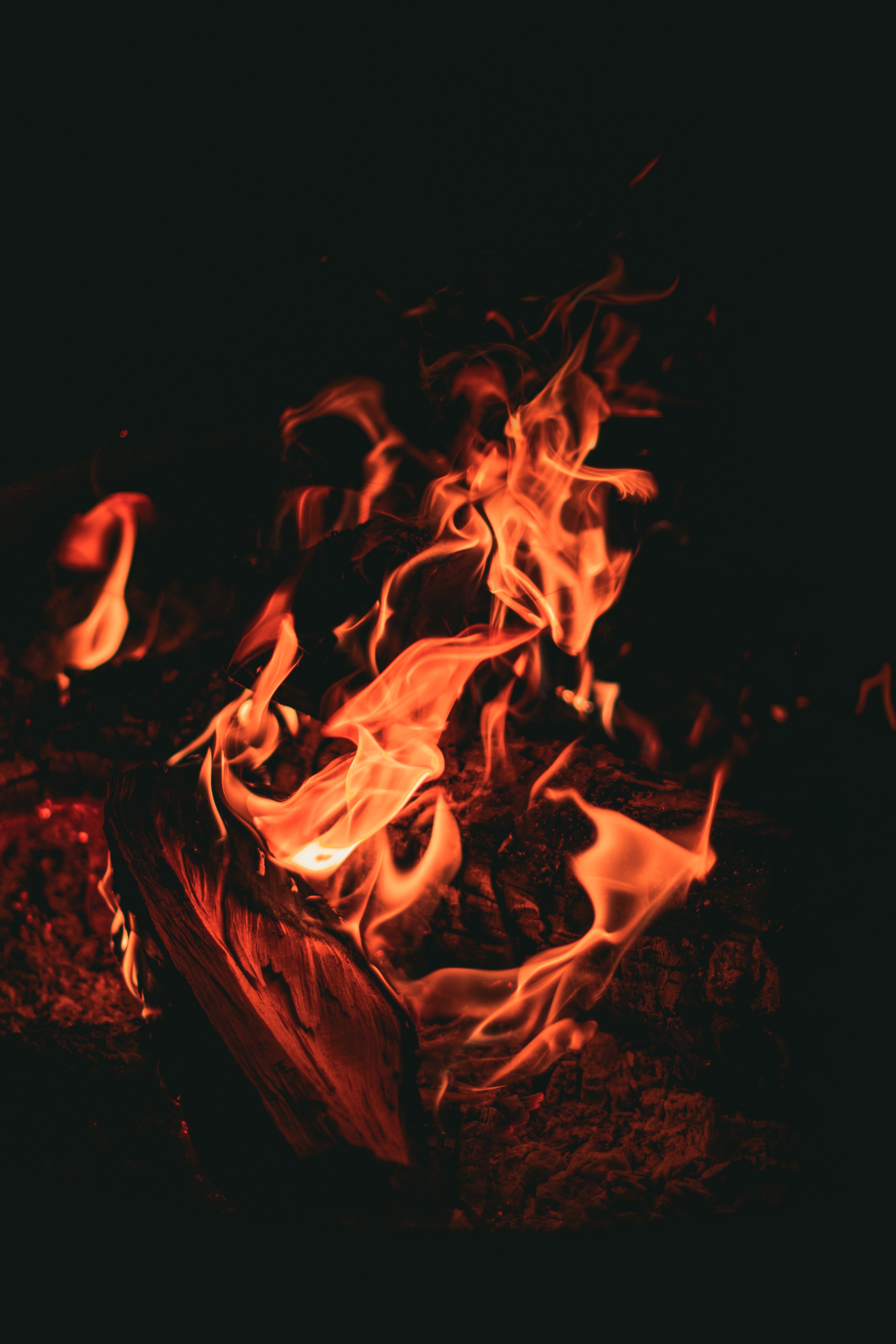 Laden Sie das Feuer, Bonfire, Übernachtung, Flamme, Dunkel-Bild kostenlos auf Ihren PC-Desktop herunter