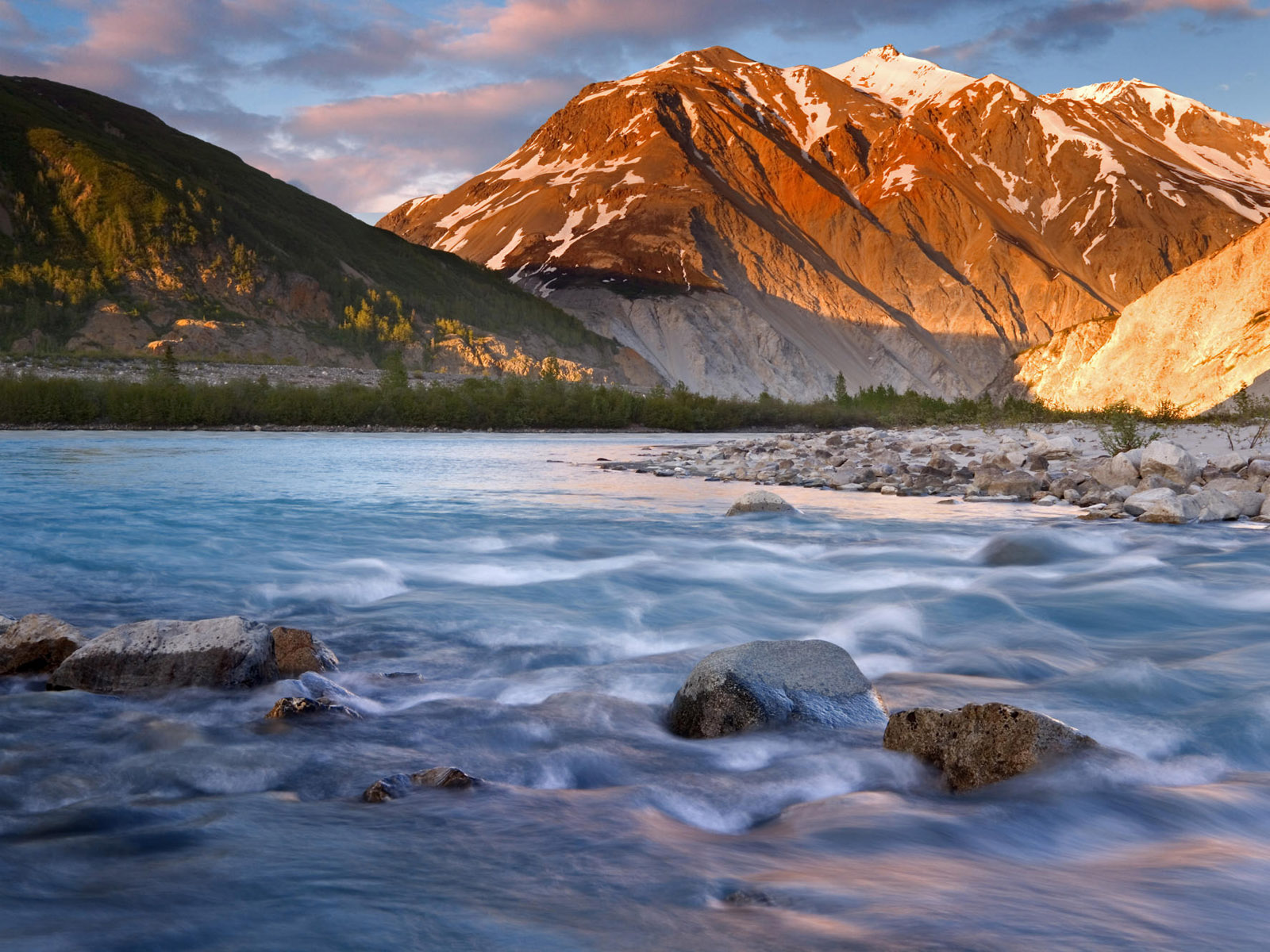 521205 descargar fondo de pantalla tierra/naturaleza, montaña, alaska, rio, agua, montañas: protectores de pantalla e imágenes gratis