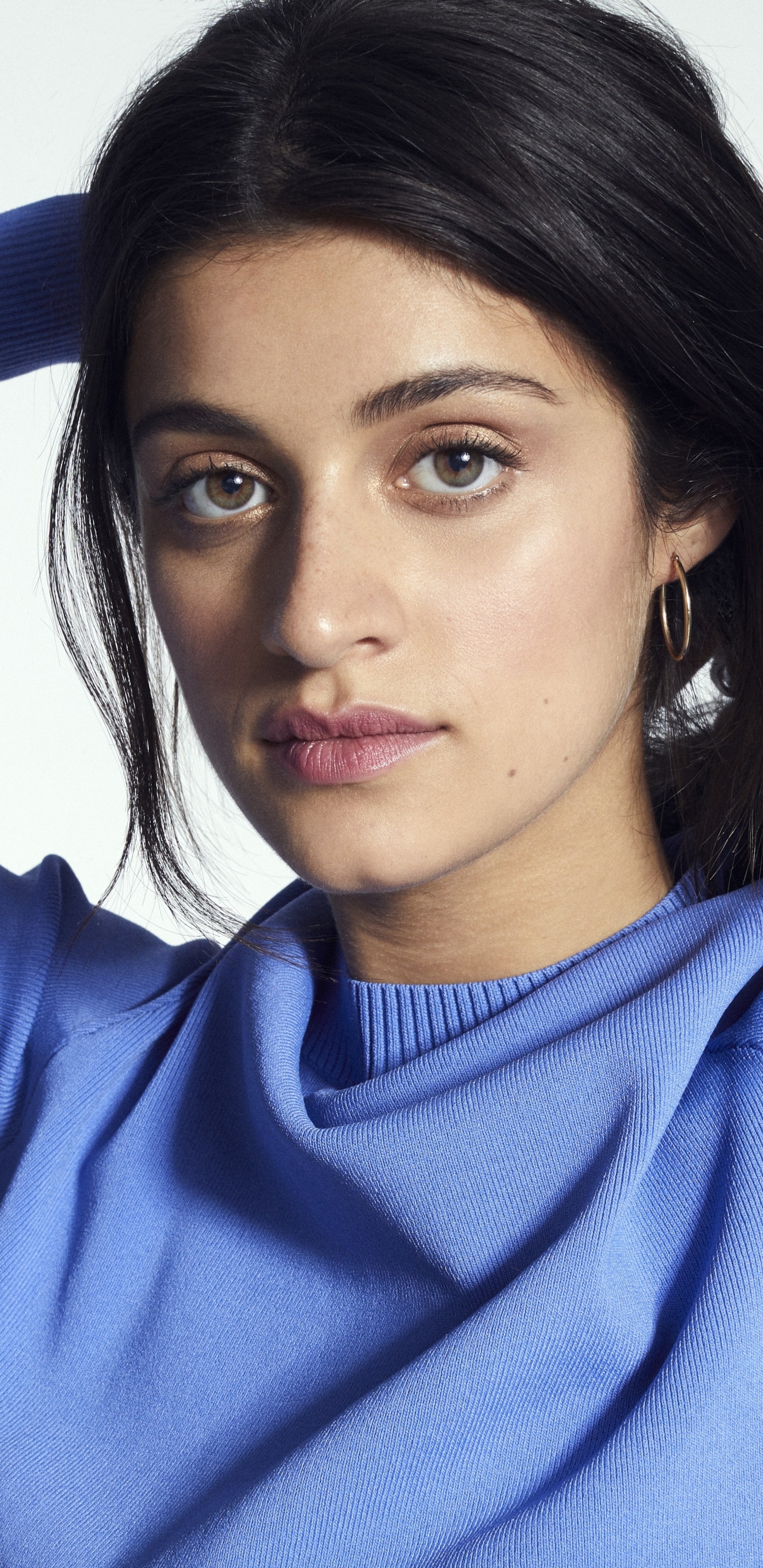 Download mobile wallpaper English, Celebrity, Black Hair, Actress, Anya Chalotra for free.