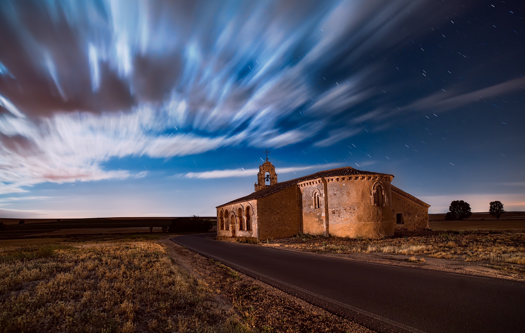 Laden Sie das Gebäude, Straße, Kirche, Nacht, Himmel, Kirchen, Religiös-Bild kostenlos auf Ihren PC-Desktop herunter