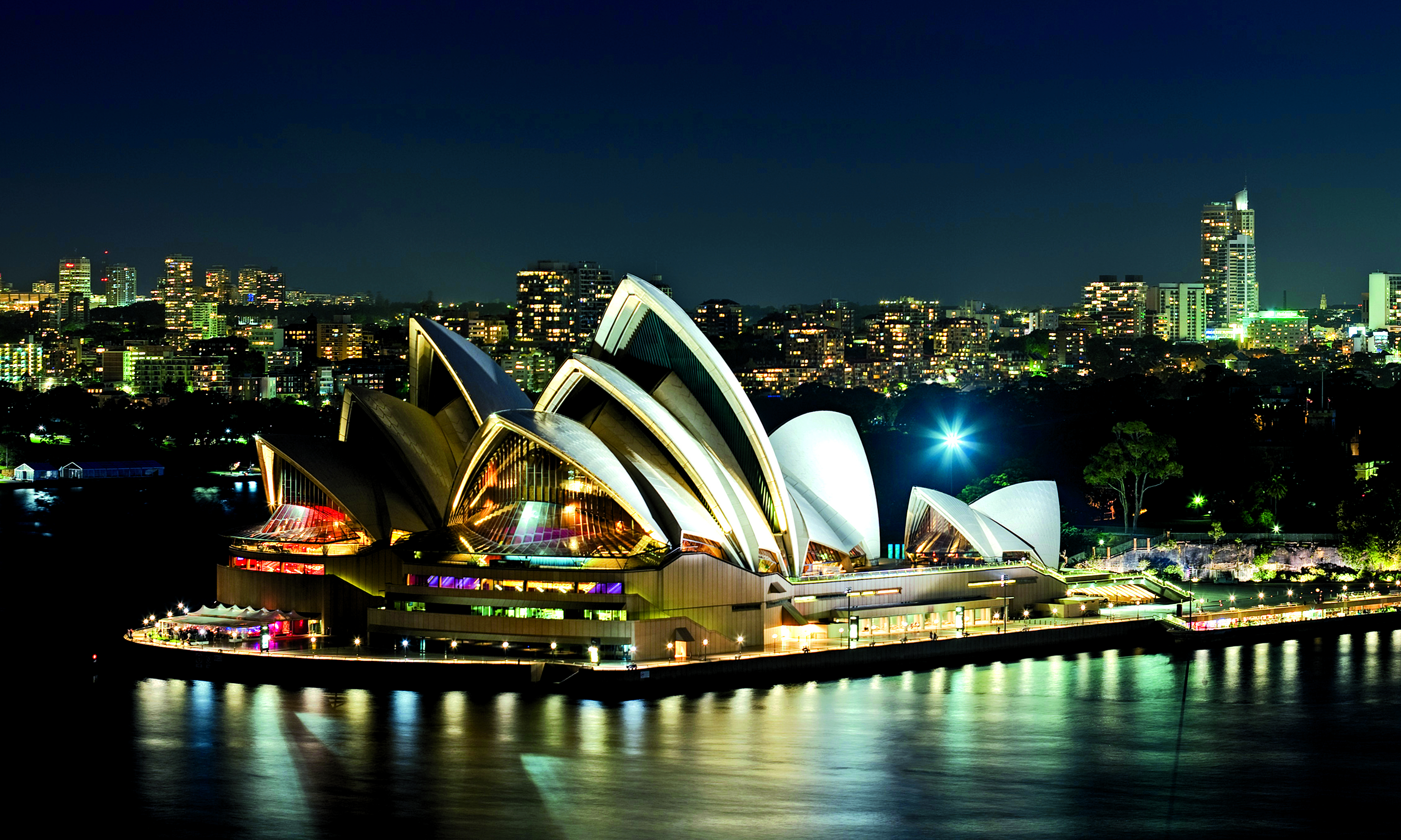 Скачать обои бесплатно Ночь, Город, Свет, Сидней, Австралия, Сиднейский Оперный Театр, Сделано Человеком картинка на рабочий стол ПК