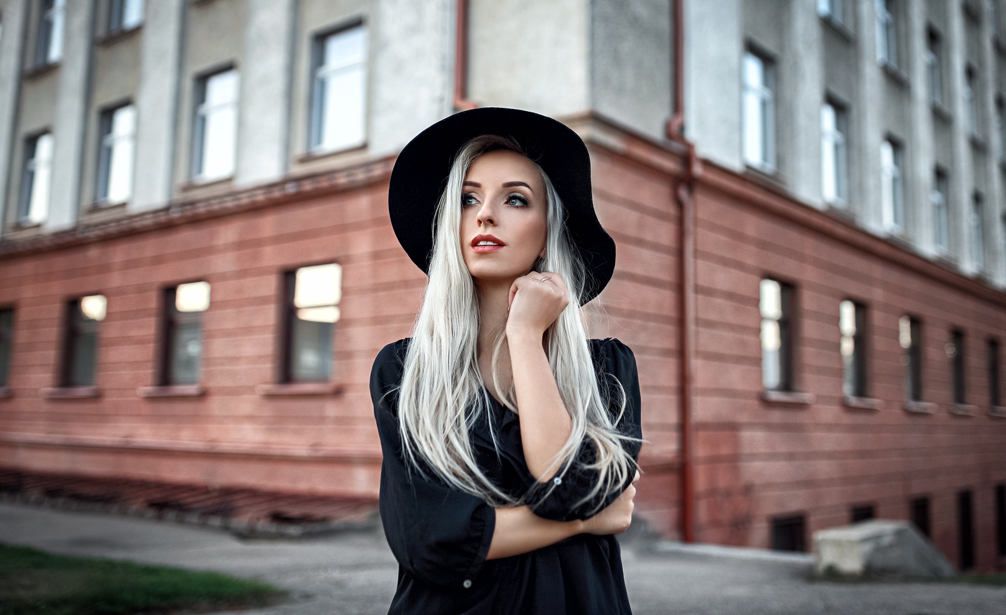 Download mobile wallpaper Hat, Model, Women, Long Hair, White Hair, Depth Of Field for free.