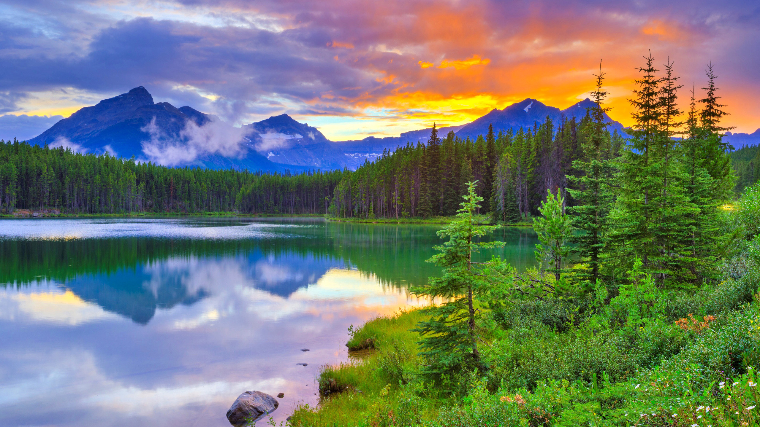 378540 скачать картинку закат, природа, озера, земля/природа, озеро, национальный парк банф, канада, лес, гора, отражение, дерево - обои и заставки бесплатно