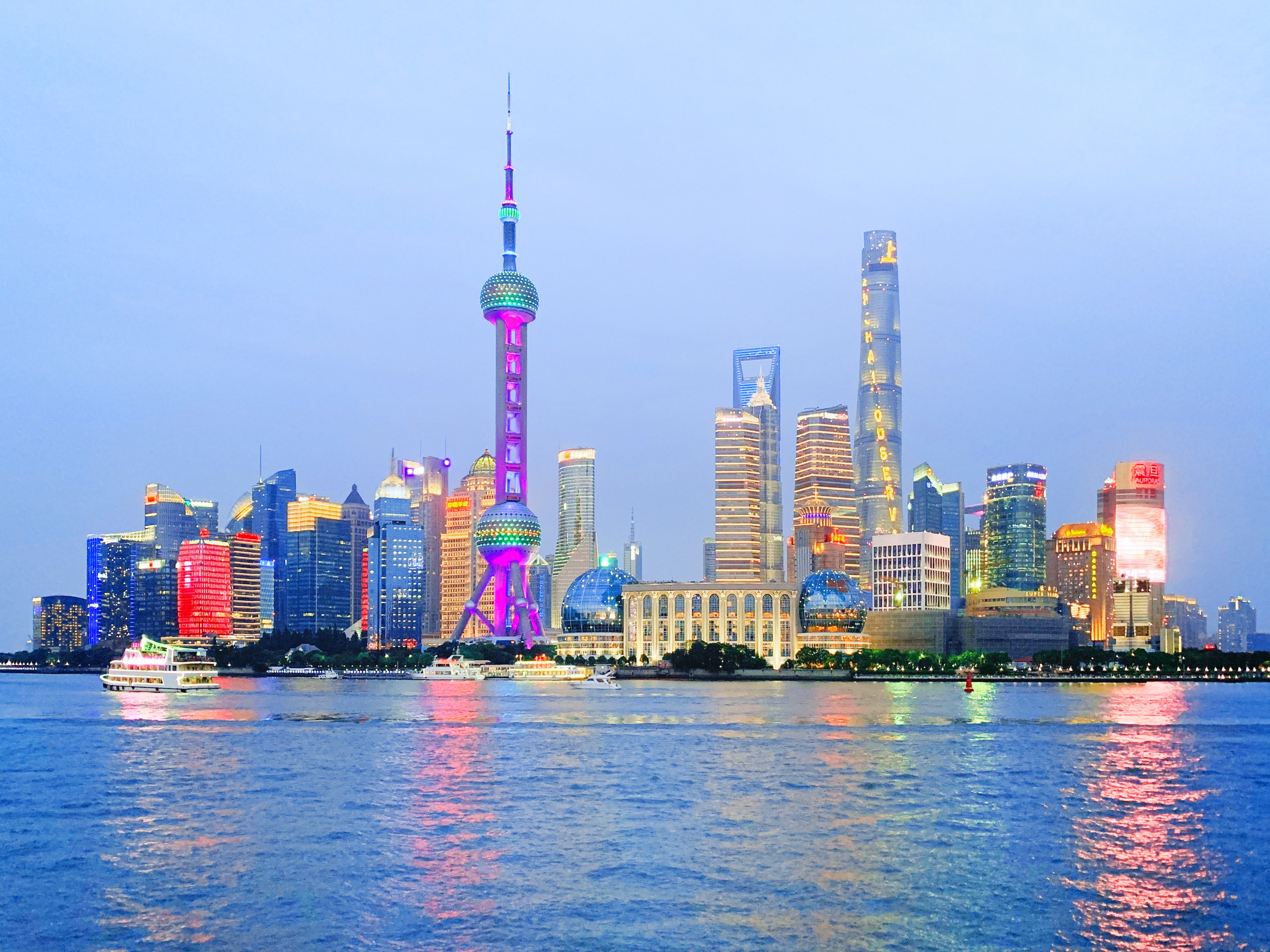 Descarga gratis la imagen Ciudad, Rascacielos, Horizonte, Shanghái, Hecho Por El Hombre, Torre De La Perla Oriental en el escritorio de tu PC