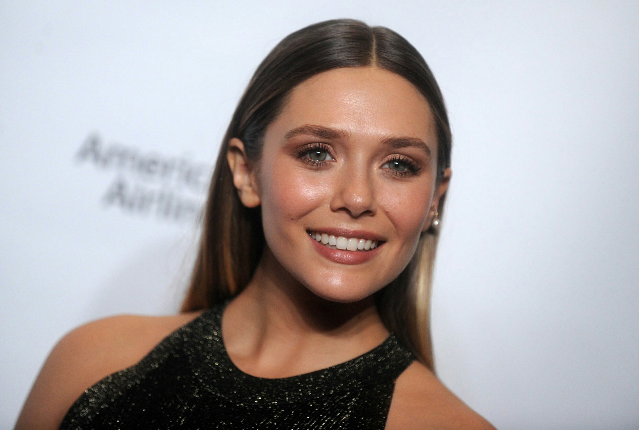 Baixar papel de parede para celular de Sorriso, Americano, Celebridade, Atriz, Elizabeth Olsen gratuito.