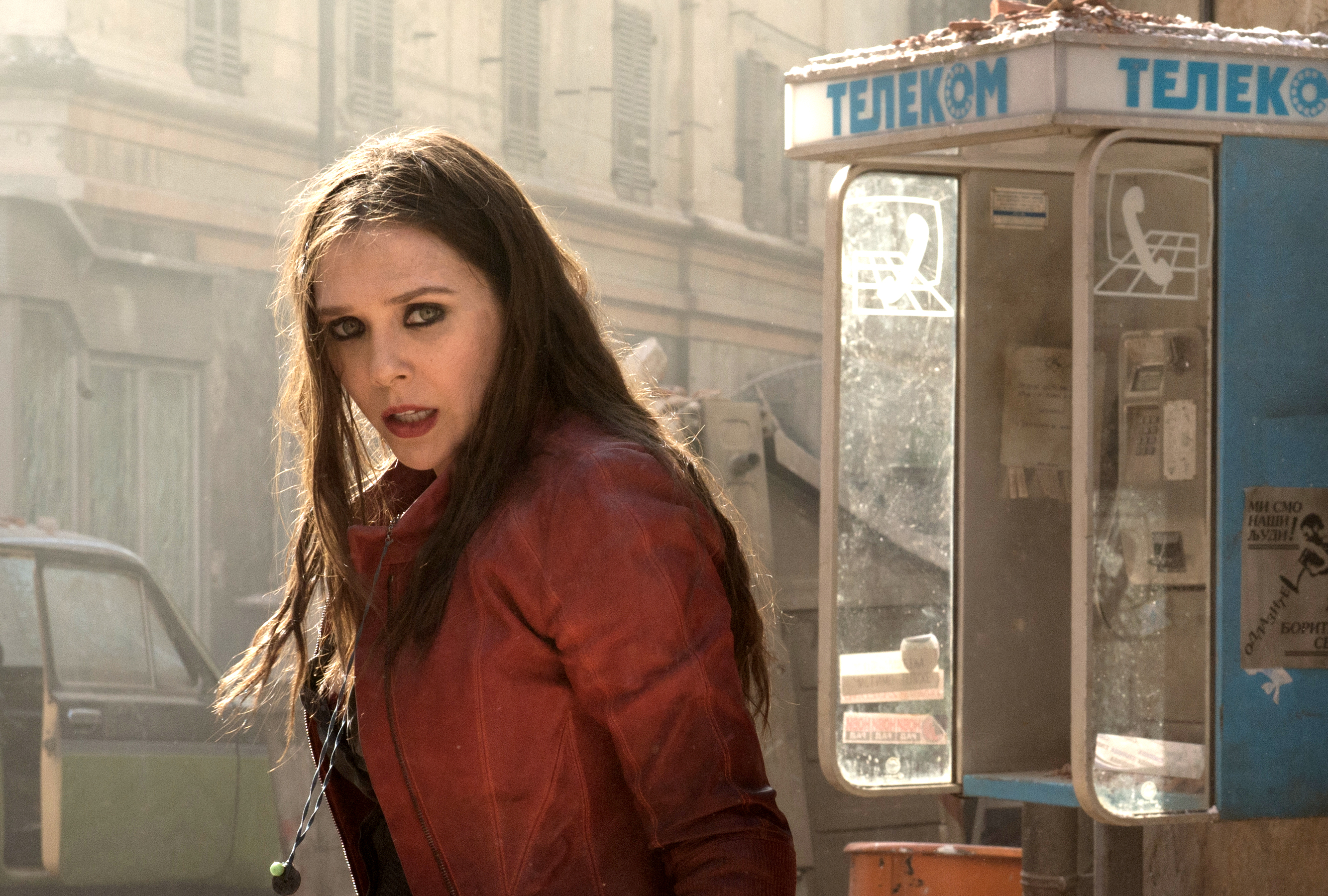 Download mobile wallpaper Elizabeth Olsen, Scarlet Witch, Avengers: Age Of Ultron, The Avengers, Movie for free.